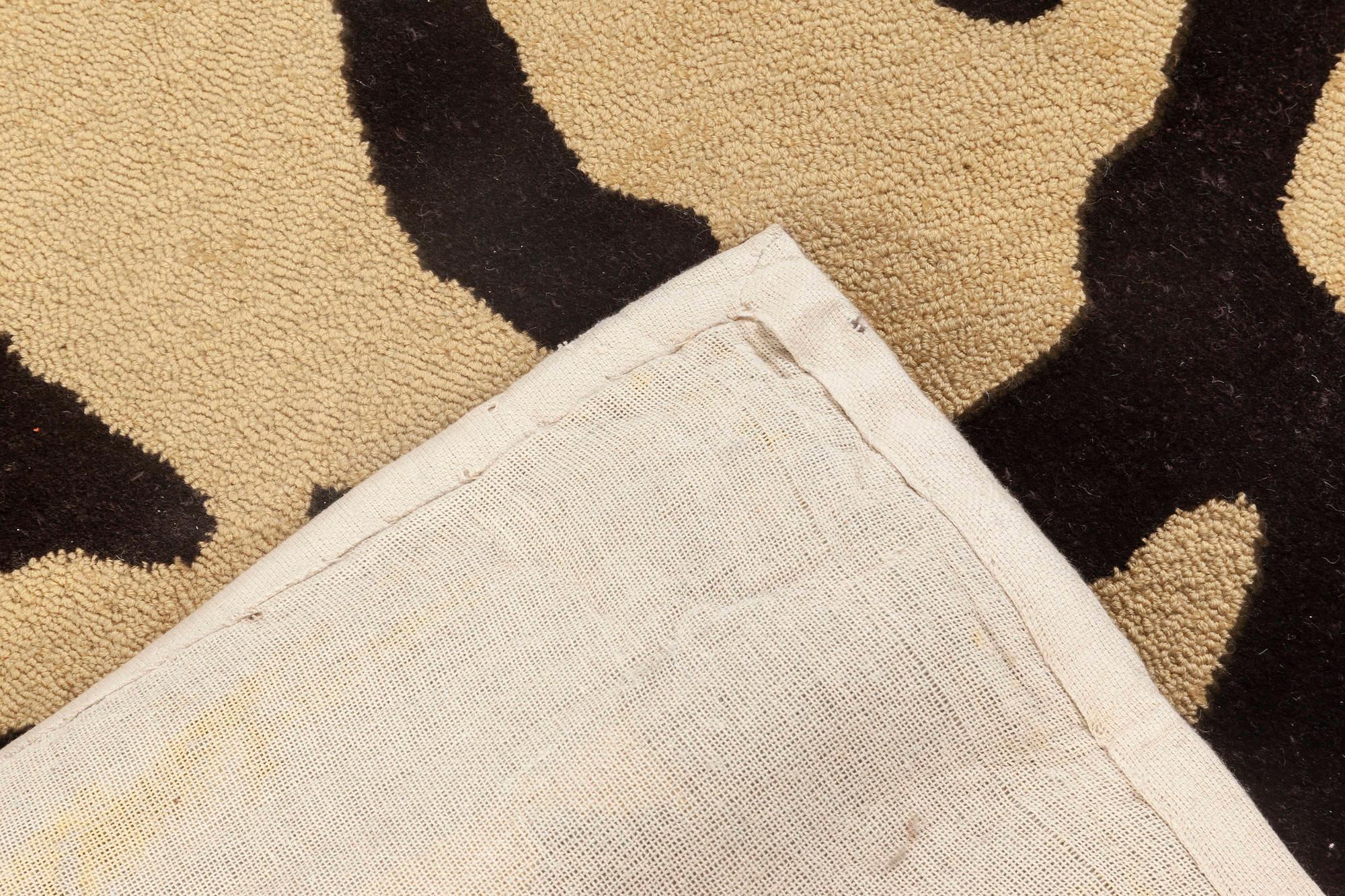 Contemporary Geometric Rug by Roderick N. Shade by Doris Leslie Blau en Nuevo estado para la venta en New York, NY