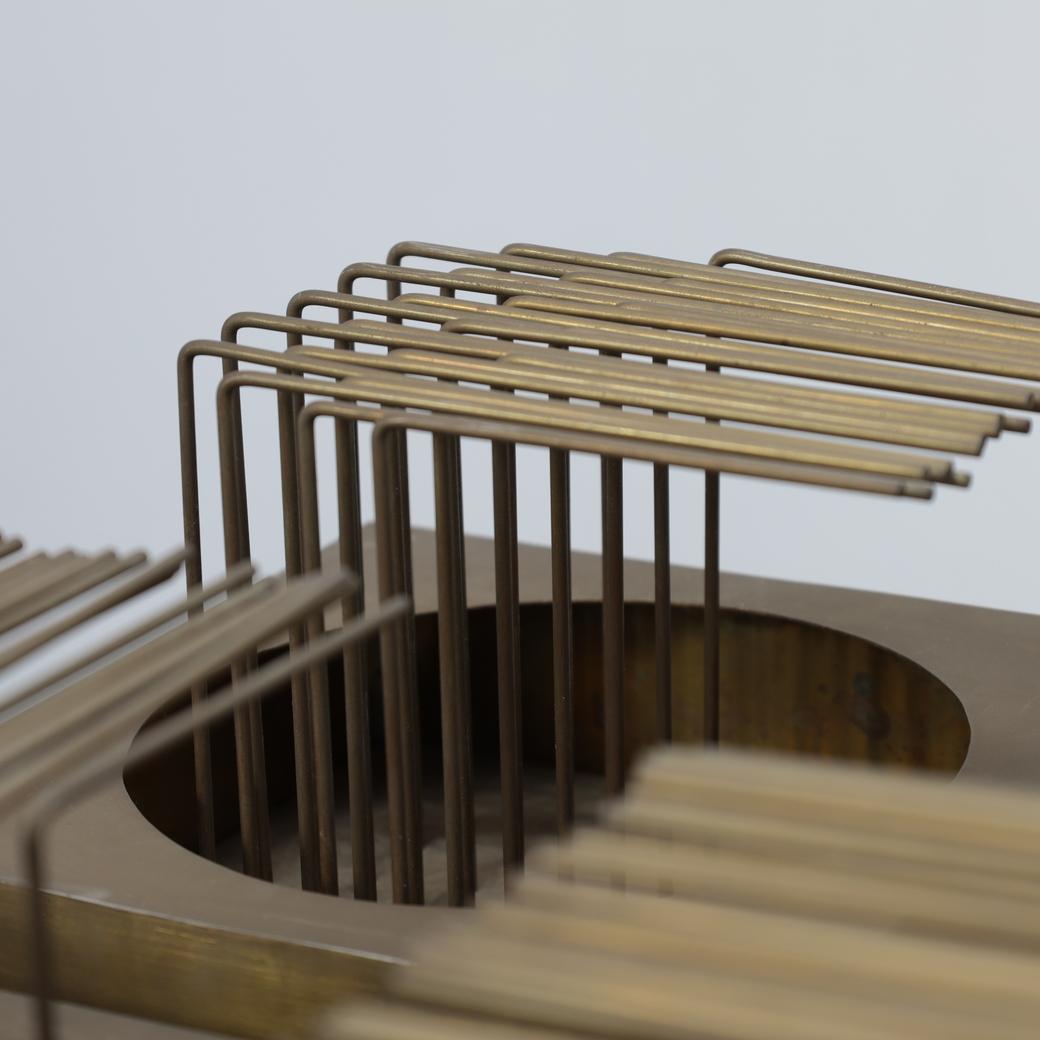 Ottone Scultura geometrica contemporanea in ottone, nello stile di Harry Bertoia, Europa in vendita