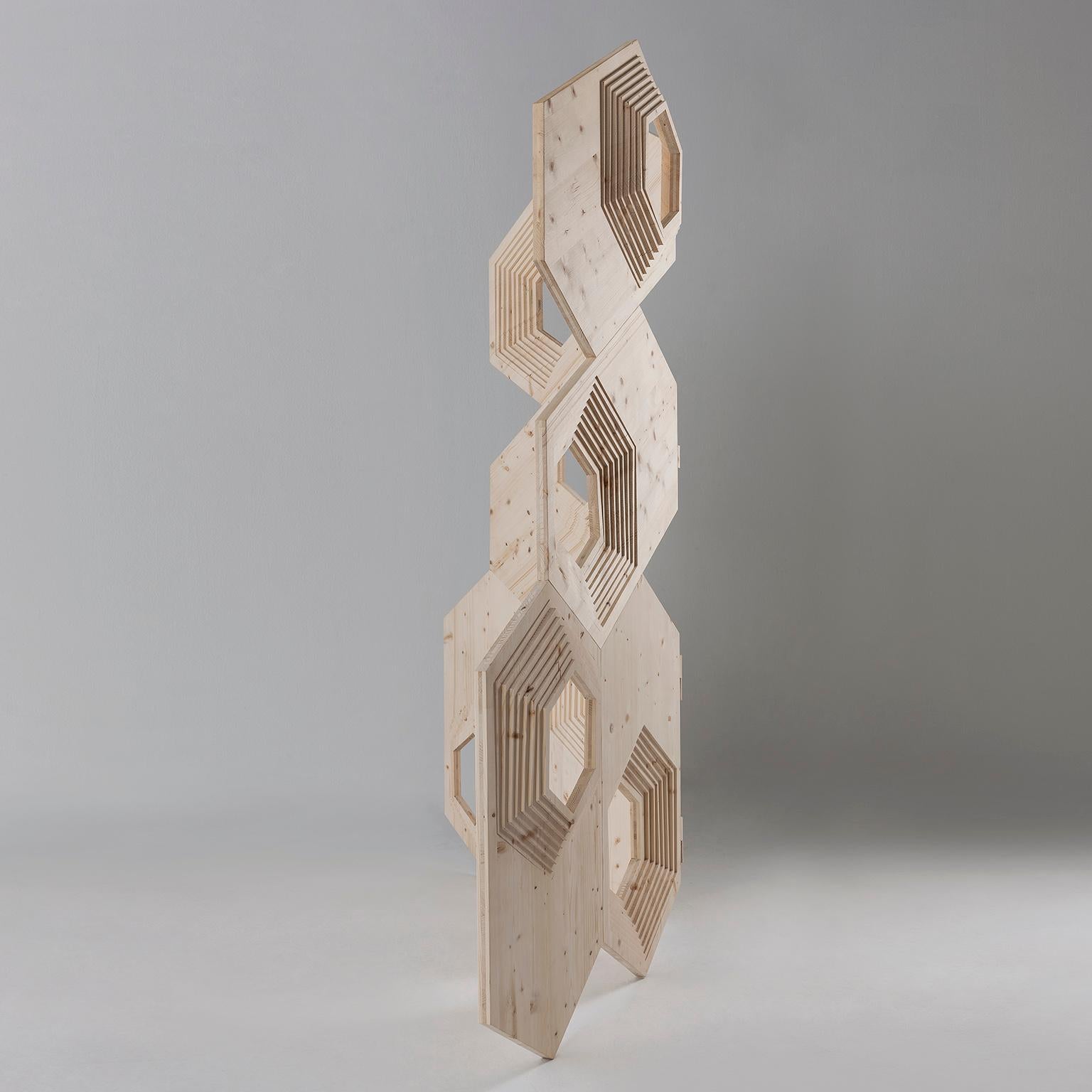 Moderner moderner skulpturaler Raumteiler aus Holz von Sebastiano Bottos, Italien im Zustand „Neu“ im Angebot in Pordenone, IT