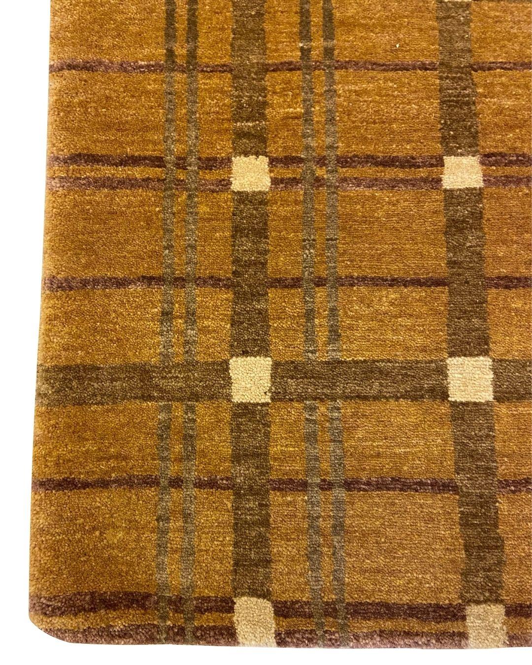 Zeitgenössischer geometrischer Wollteppich, handgesponnen und pflanzengefärbt, braun, lila, 2′x3' (Pakistanisch) im Angebot