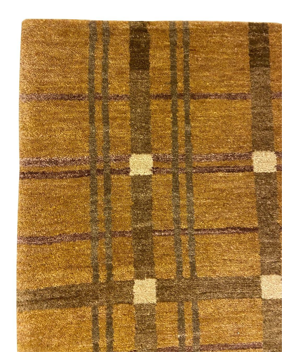 Zeitgenössischer geometrischer Wollteppich, handgesponnen und pflanzengefärbt, braun, lila, 2′x3' (Pflanzlich gefärbt) im Angebot