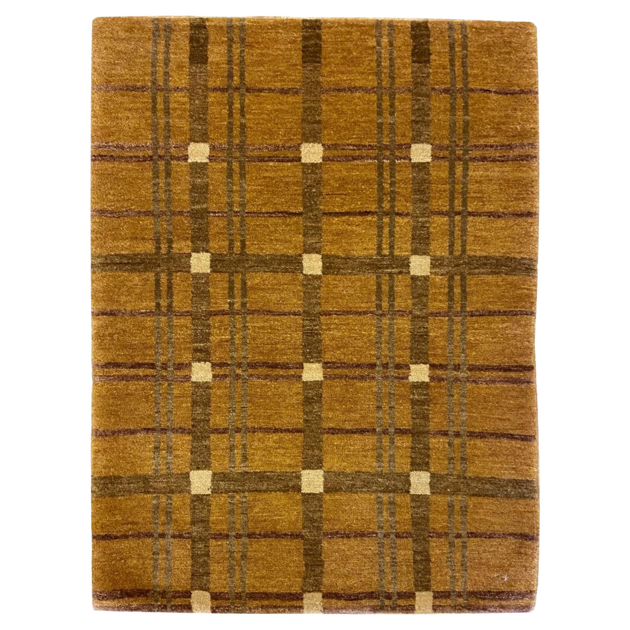 Tappeto geometrico contemporaneo in lana, tinto a mano al vegetale, marrone, viola, 2′x3
 in vendita