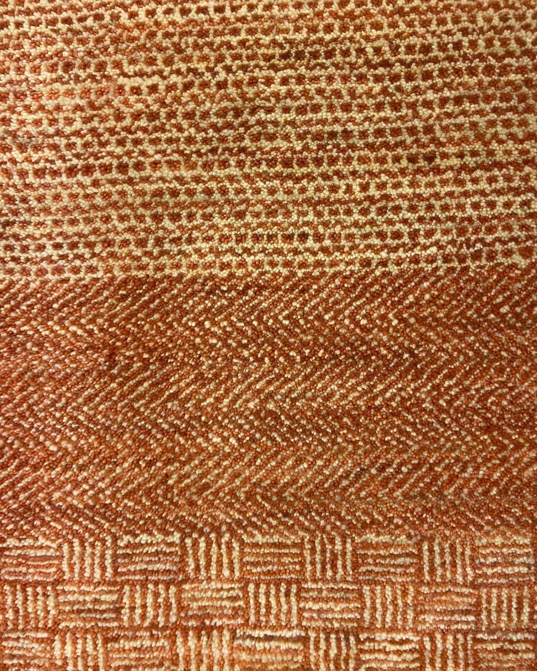 Contemporary Geometric Wool Rug in Vegetable-Dyed Terracotta, 2' x 3' in vendita 2