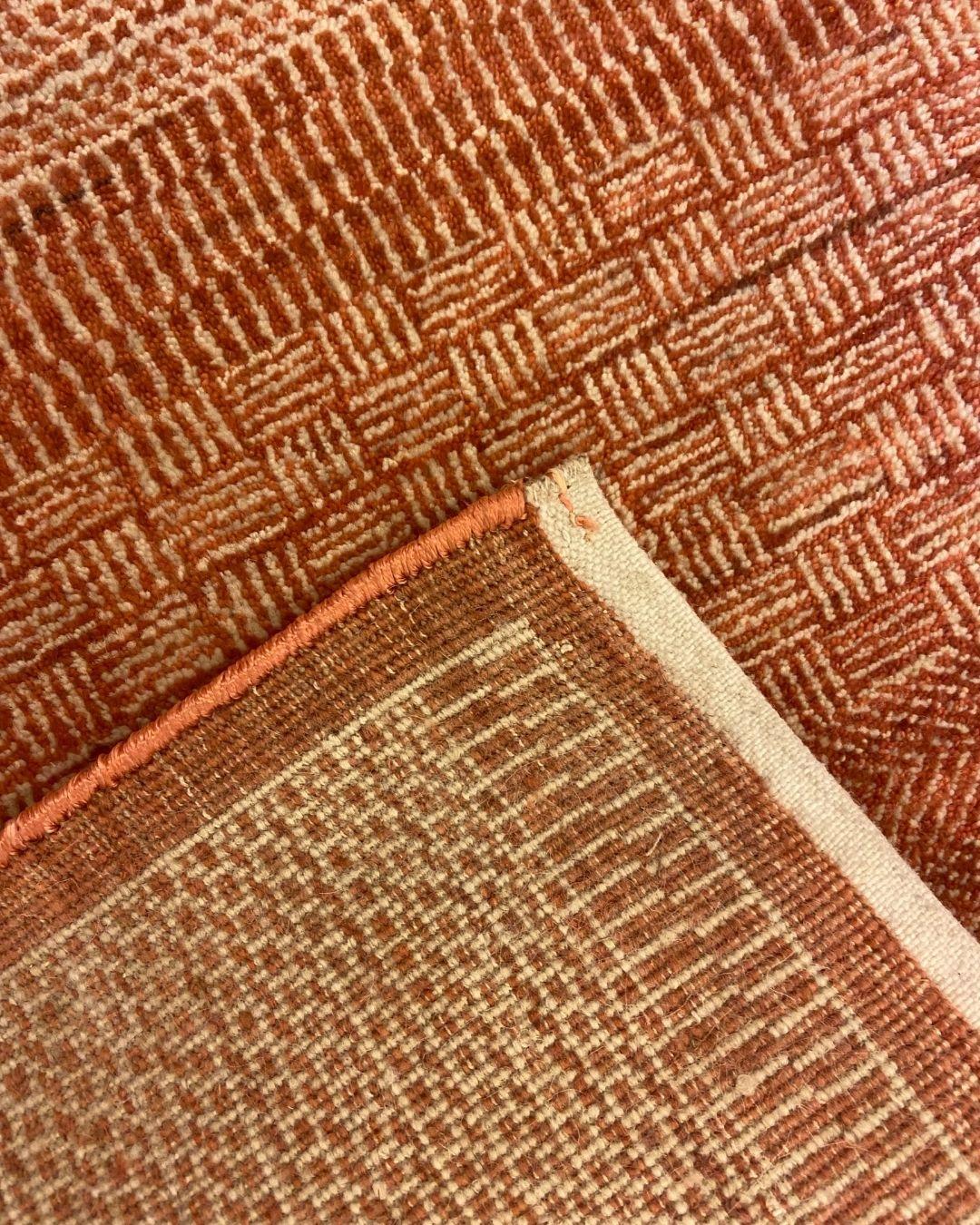Contemporary Geometric Wool Rug in Vegetable-Dyed Terracotta, 2' x 3' In condizioni Nuovo in vendita a New York, NY
