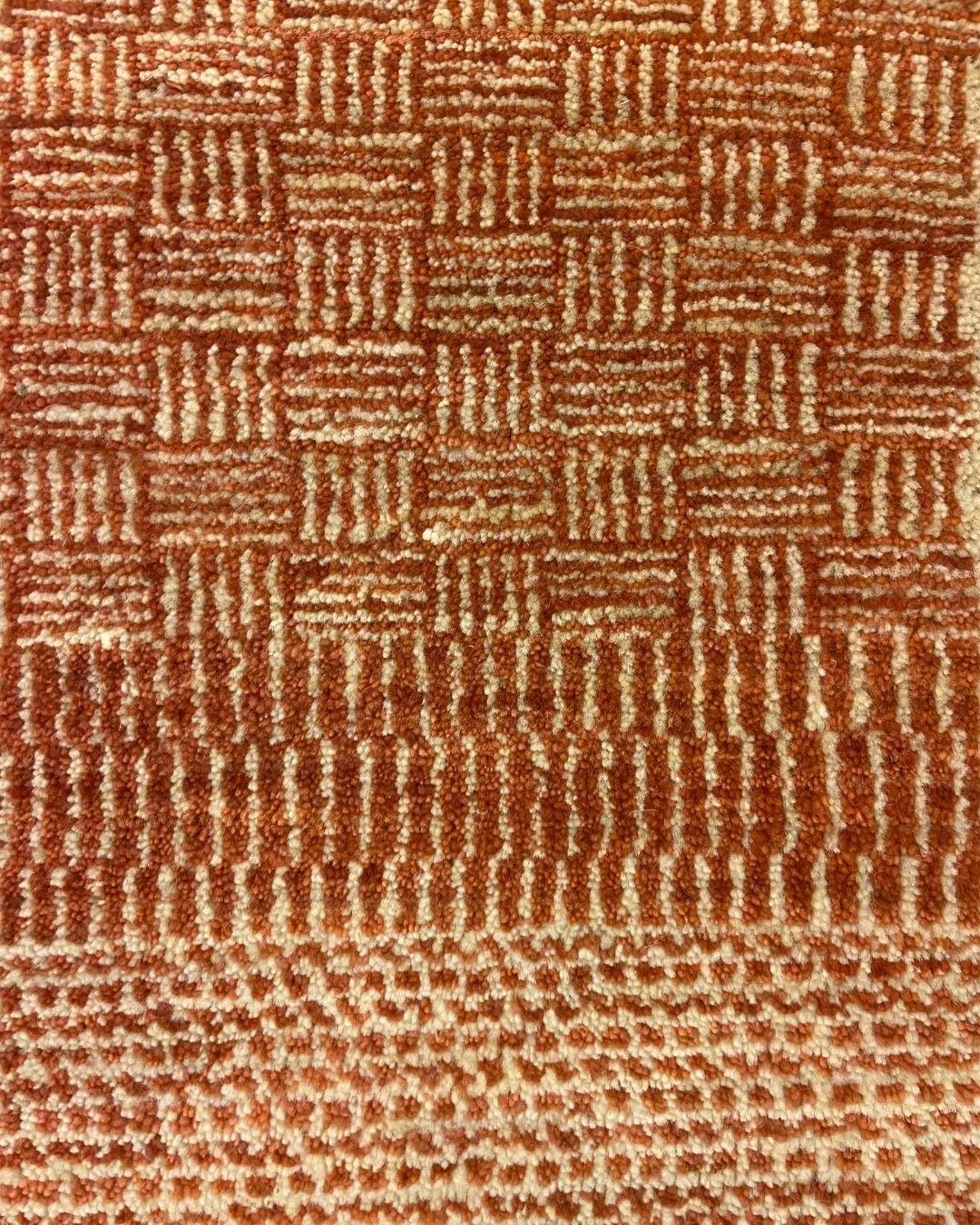 Contemporary Geometric Wool Rug in Vegetable-Dyed Terracotta, 2' x 3' in vendita 1