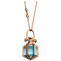 Zeitgenössische geometrische 18 Karat Rose Gold Blau Topas Talisman Amulett Halskette