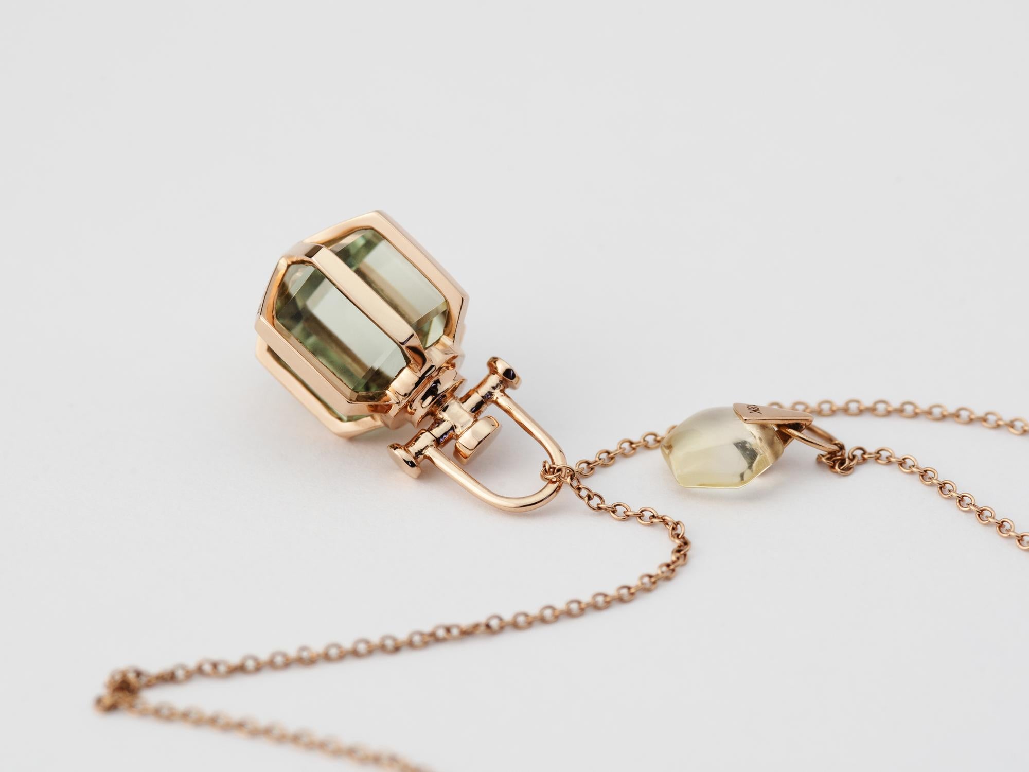 Contemporary Geometrical 18 Karat Rose Gold Green Amethyst Amulet Necklace In New Condition For Sale In Valencia, CA