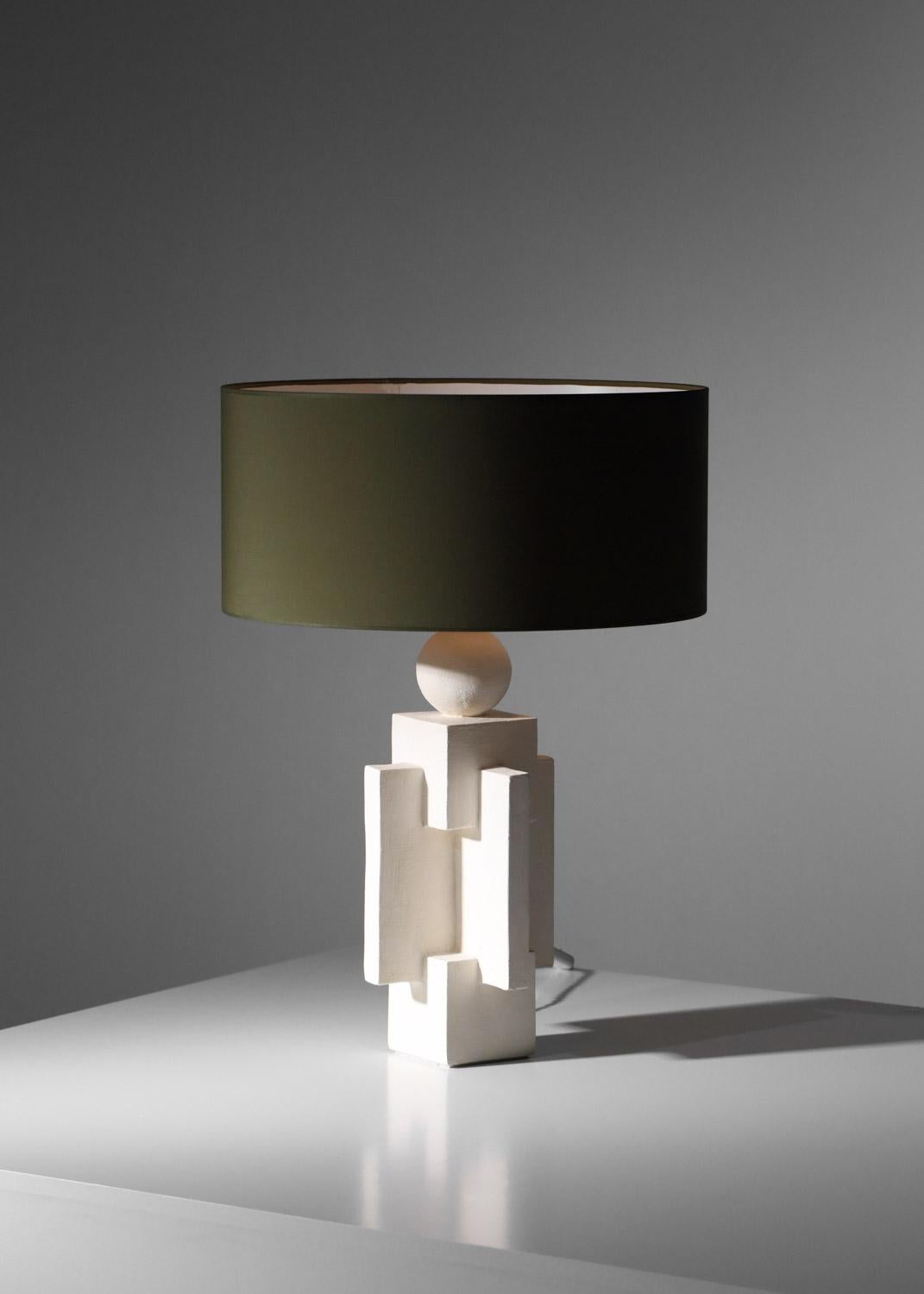 contemporary geometrical plaster lamp modernist style In New Condition For Sale In Lyon, FR