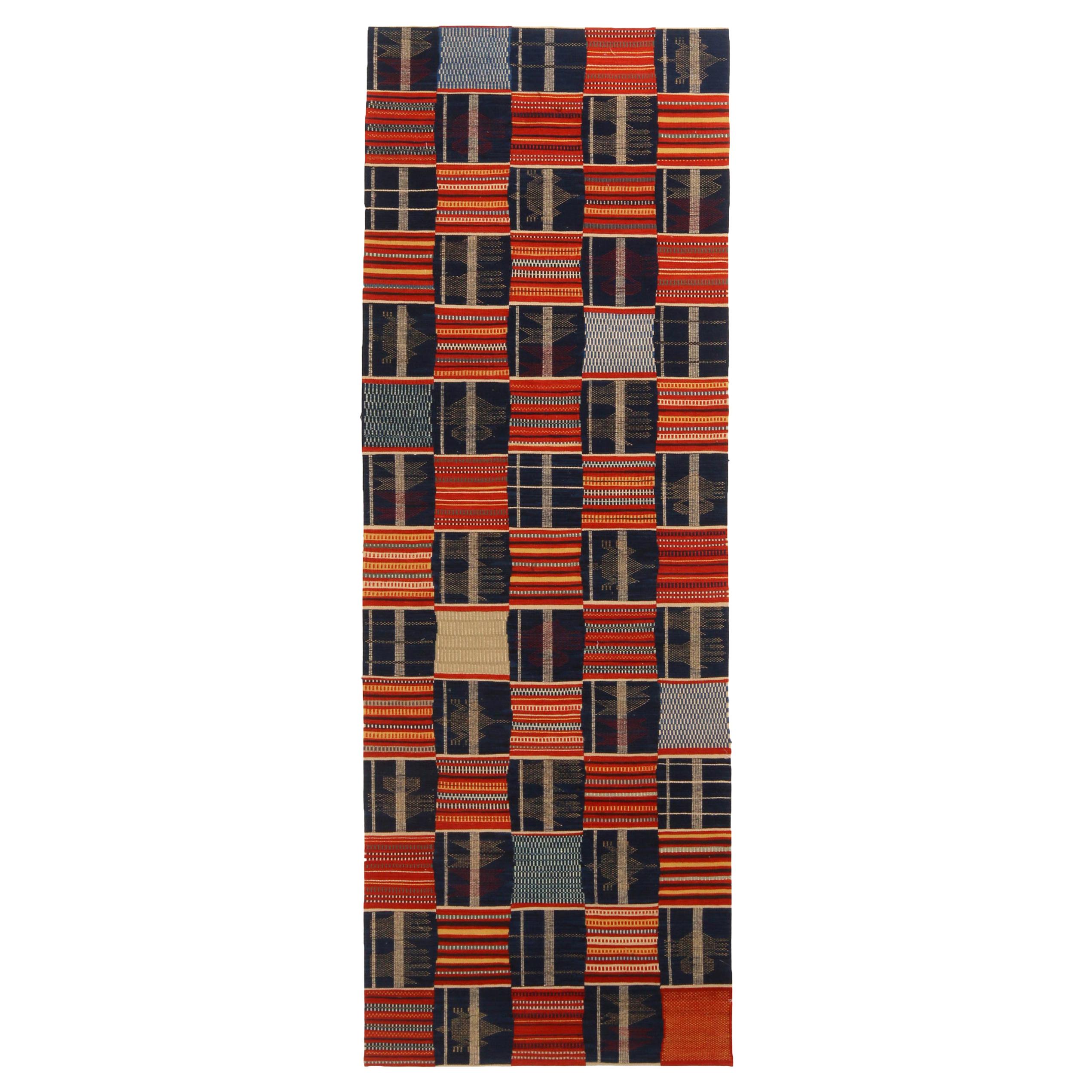 Tapis et tapis de couloir contemporain Kilim's en laine rouge et bleue géométrique du Ghana