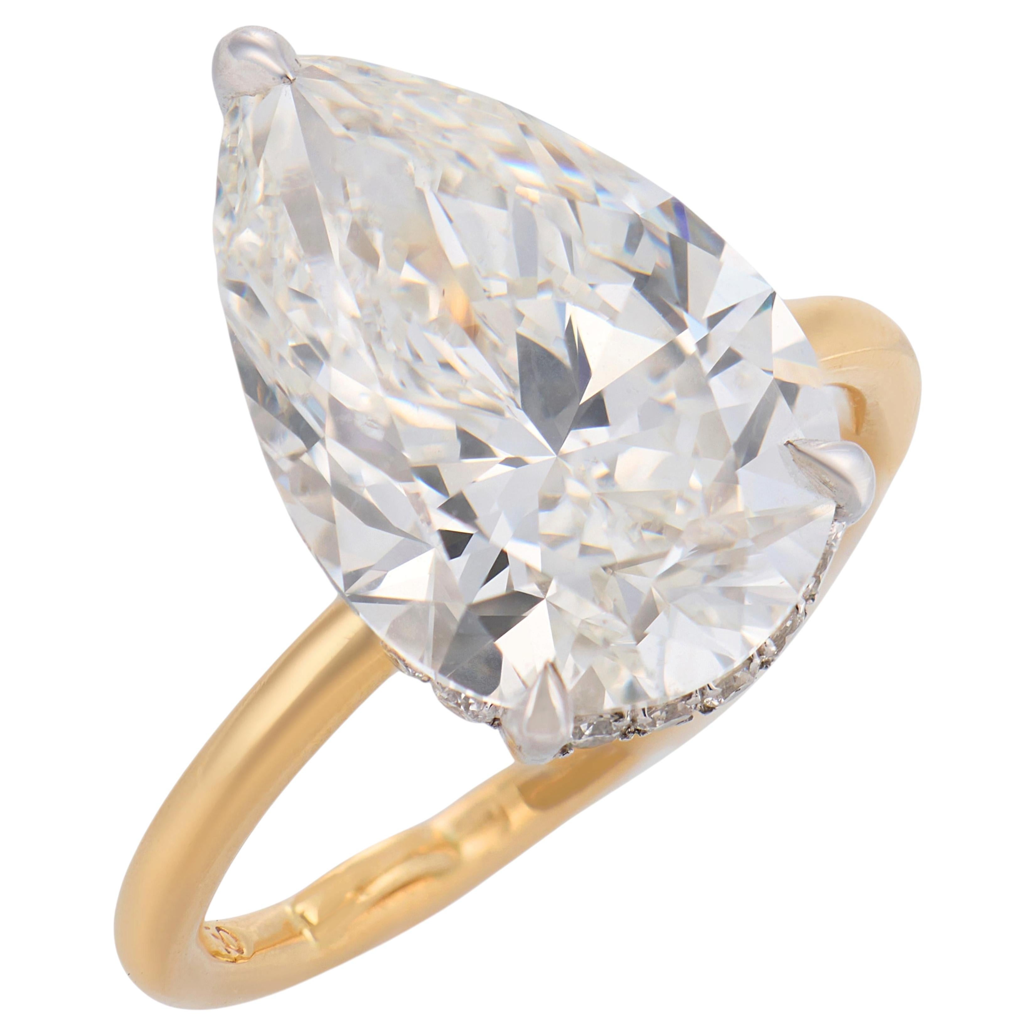 Contemporary GIA 5.06 carat pear shape diamond 18k yellow gold engagement ring
