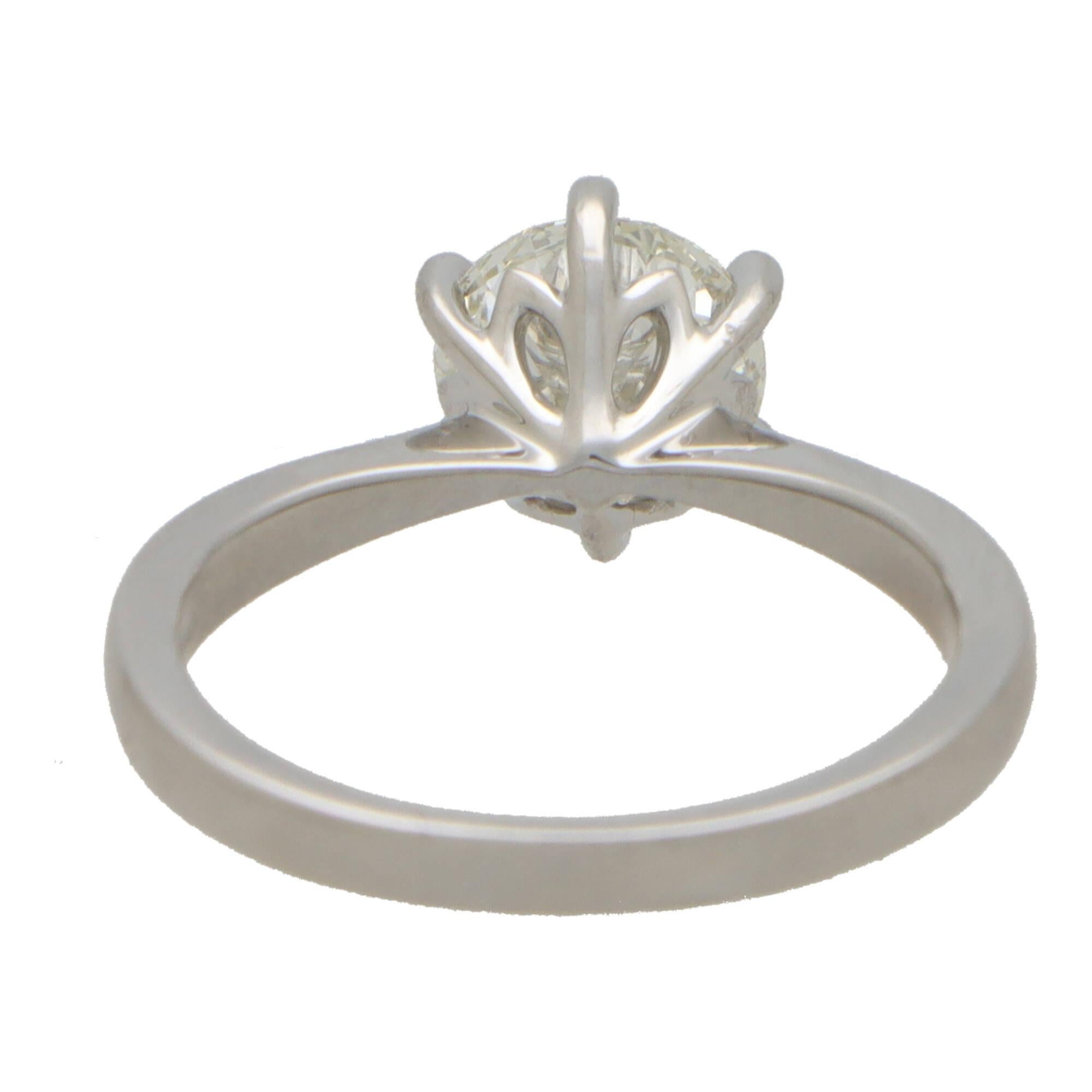 Contemporary GIA Certified 1.54ct Round Brilliant Cut Diamond Solitaire Ring In Excellent Condition For Sale In London, GB