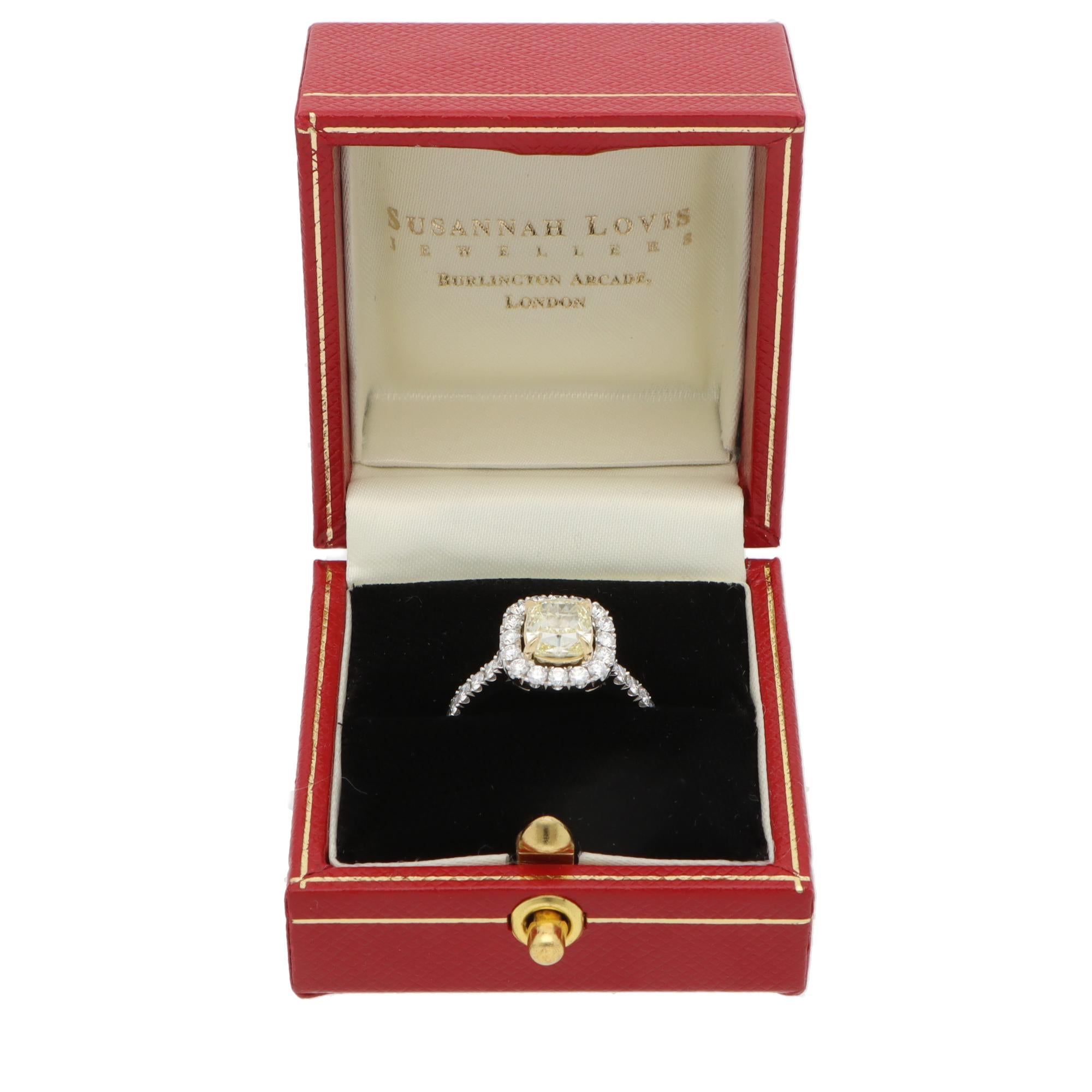 Anello contemporaneo a grappolo con diamanti gialli da 1,54 carati certificati GIA In condizioni ottime in vendita a London, GB