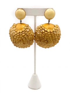 Boucles d'oreilles contemporaines en forme de cercle fleuri doré