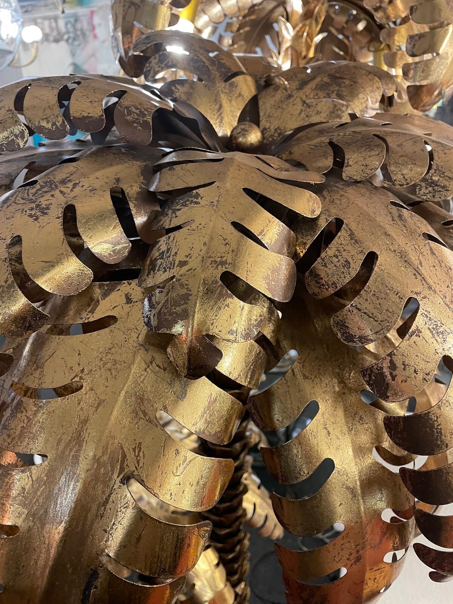 Lámpara de pie contemporánea de palma dorada, acabado dorado Metal en venta