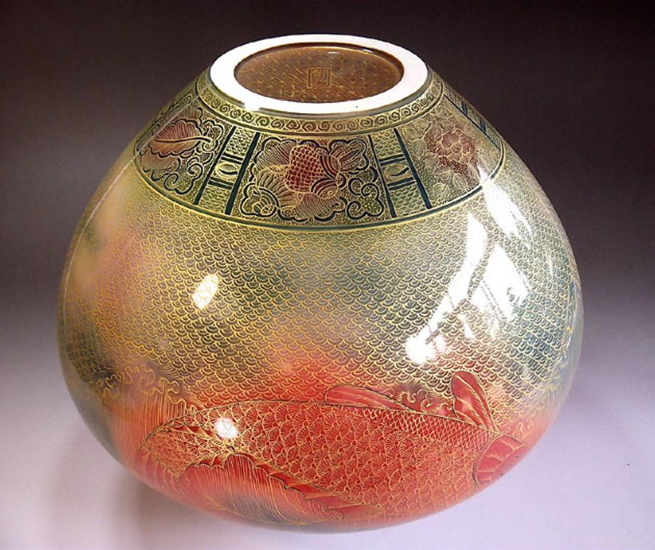  Red and Blue Porcelain Vase by Contemporary Japanese Master Artist In New Condition In Takarazuka, JP