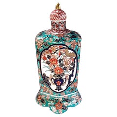 Vase contemporain en porcelaine rouge et verte par un maître artiste japonais