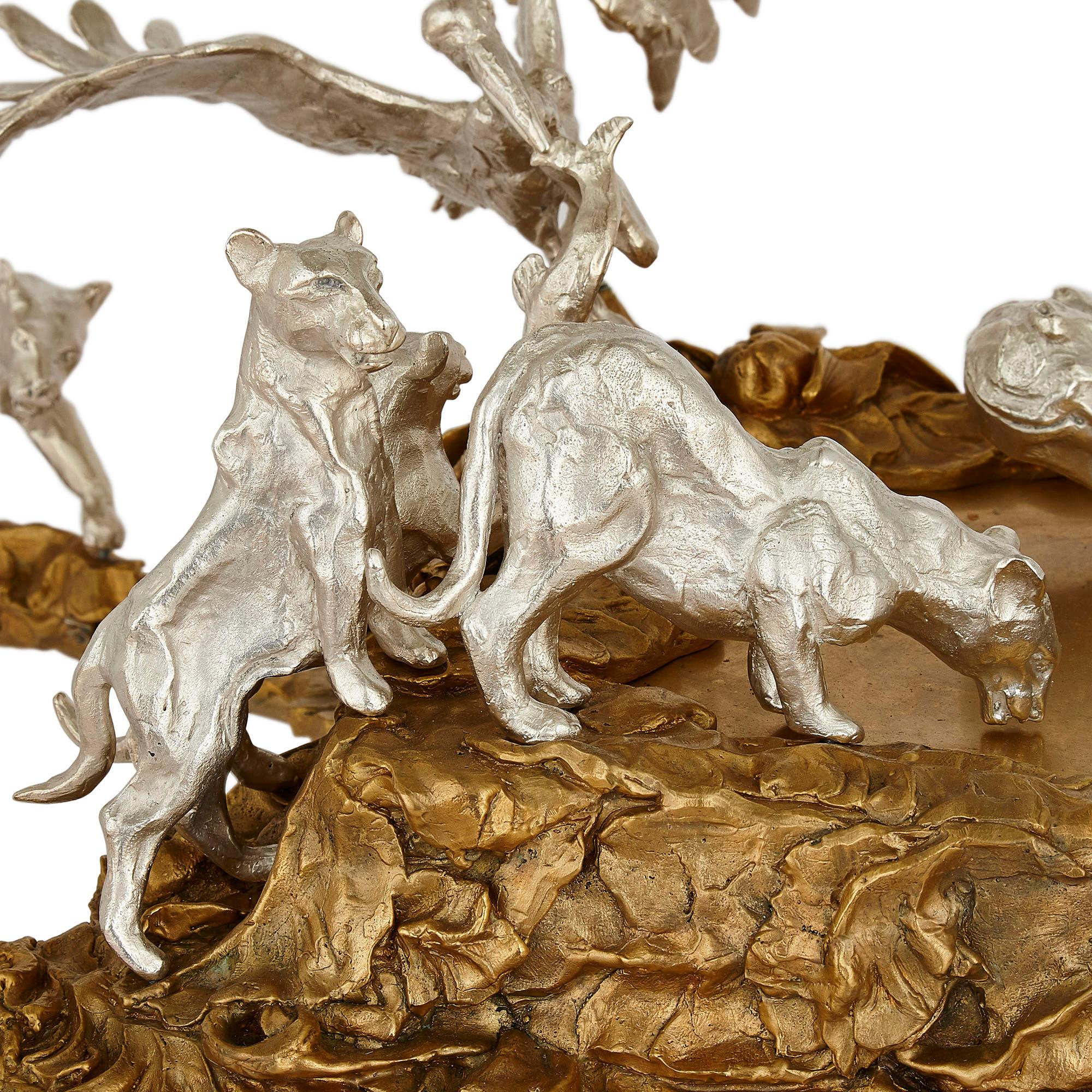 Européen Table basse contemporaine Animalier en bronze doré et argenté en vente