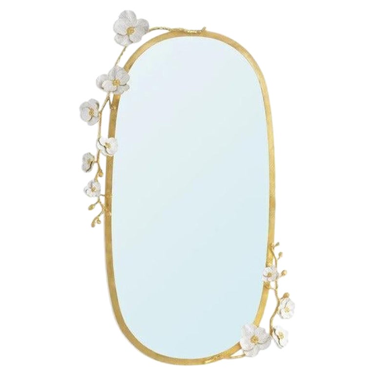 Zeitgenössischer Orchideen-Spiegel aus vergoldetem Messing mit Blumen aus Emaille im Angebot