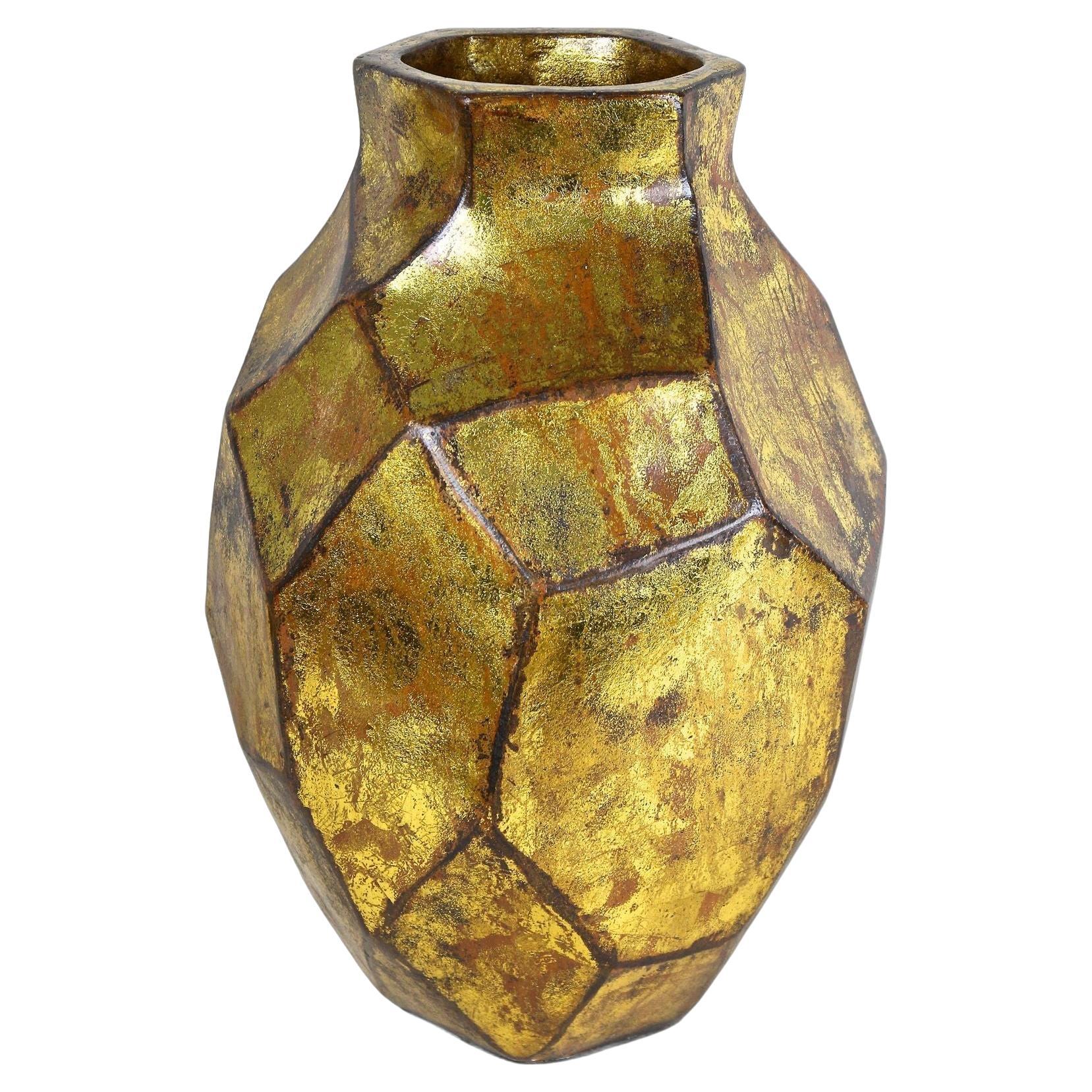 Vaso contemporaneo in ceramica dorata, stile organico moderno del 21° secolo - New 2024