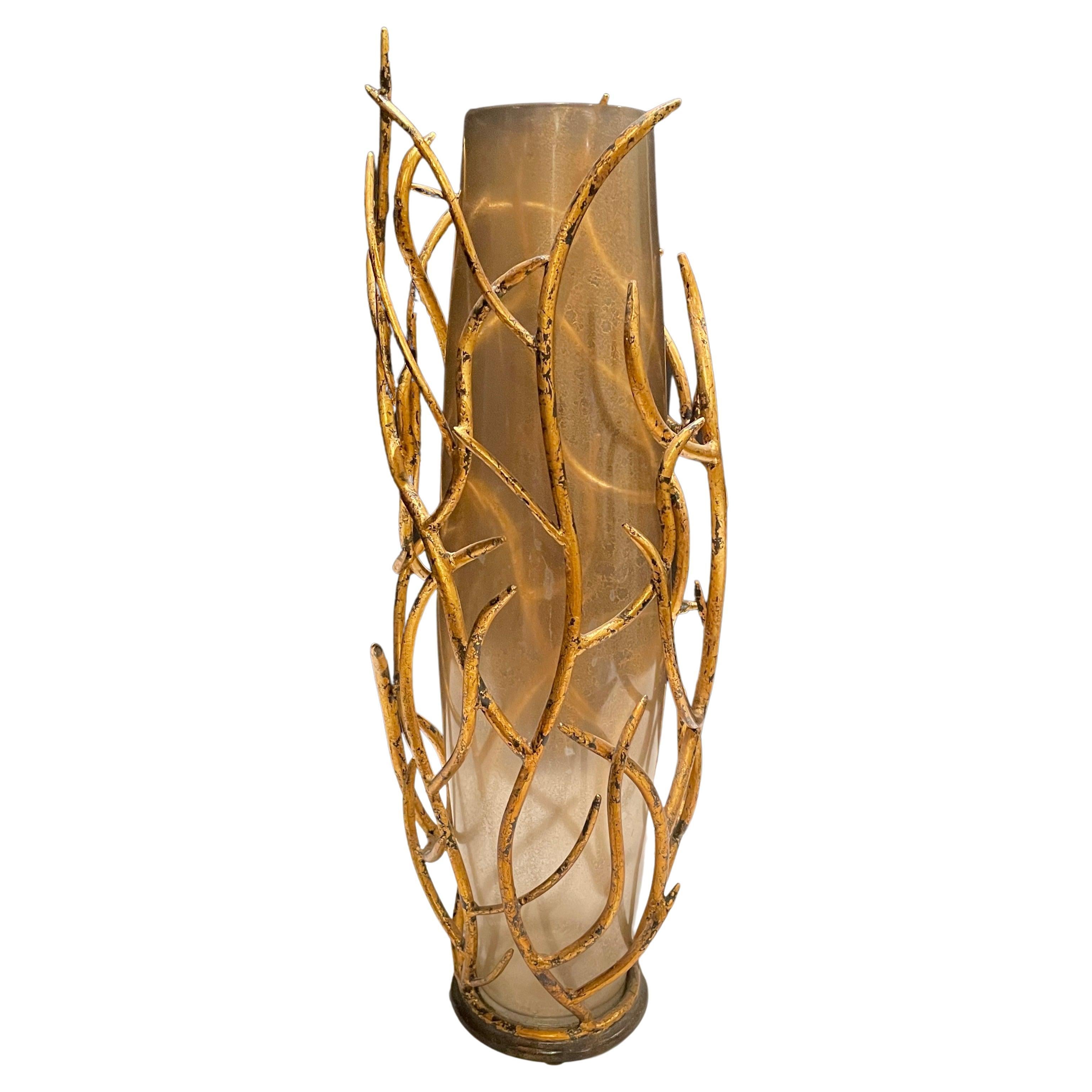 Vaso contemporaneo in ferro dorato e vetro artistico