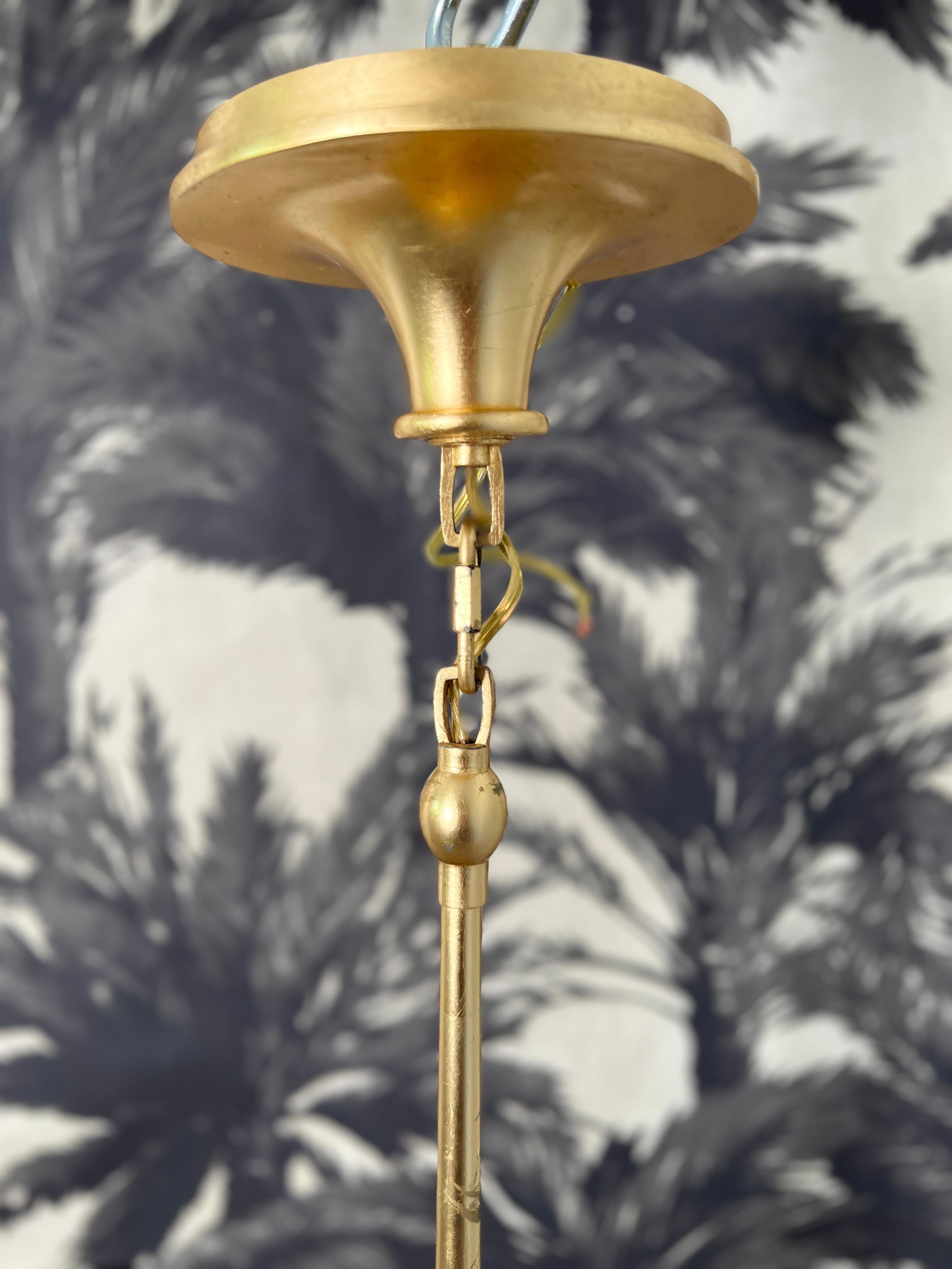 Zeitgenössischer Kronleuchter aus vergoldetem Eisen mit Vier-Arm-Design  im Angebot 2