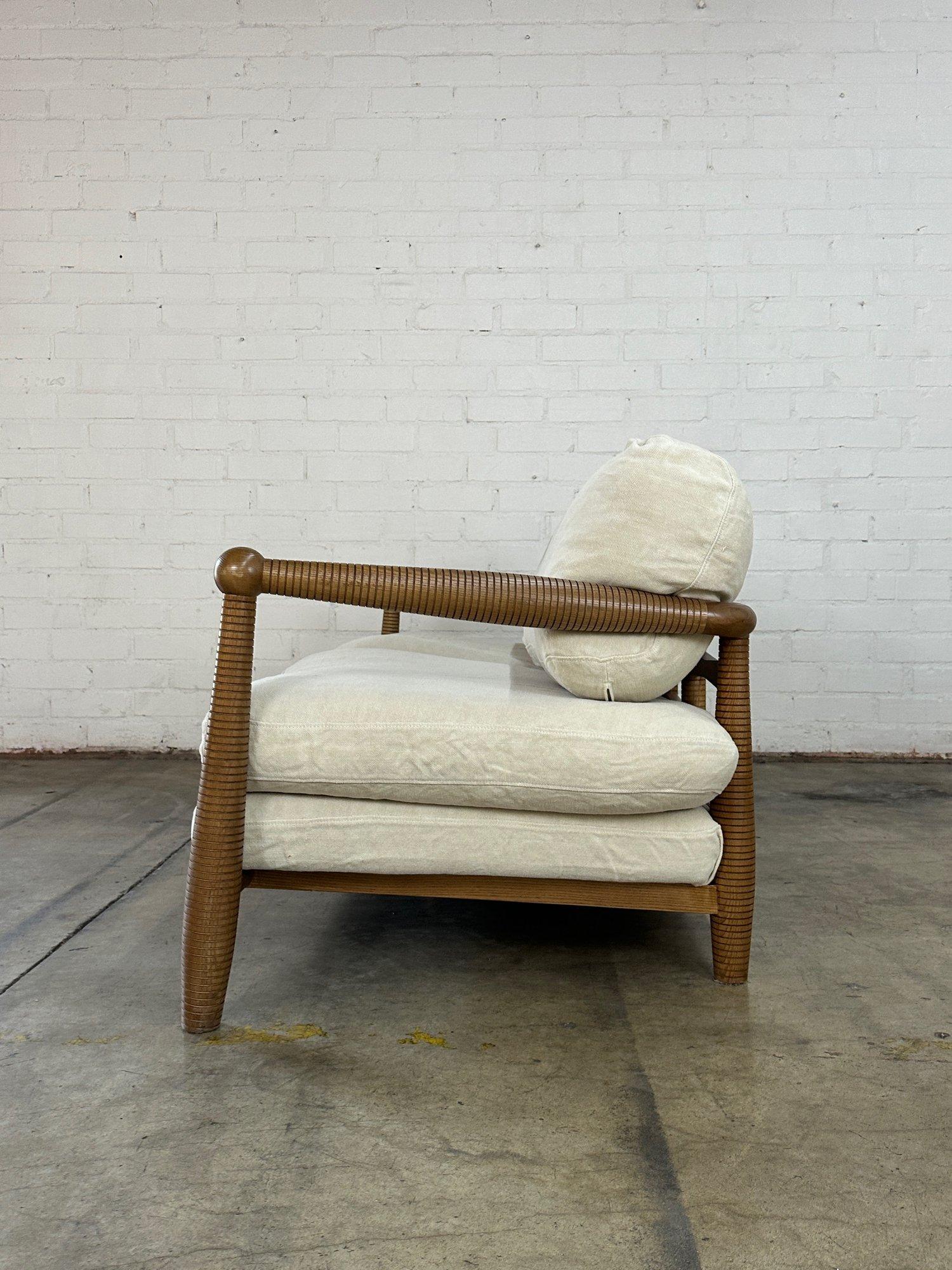 Contemporary Gio sofa For Sale 5