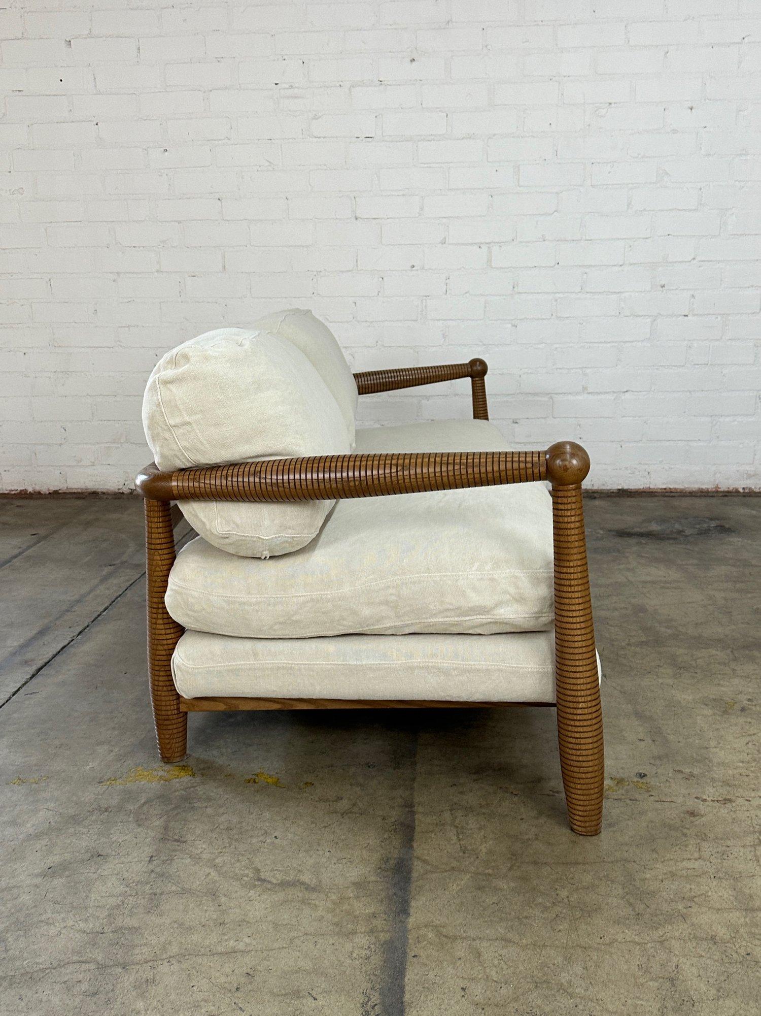 Linen Contemporary Gio sofa For Sale