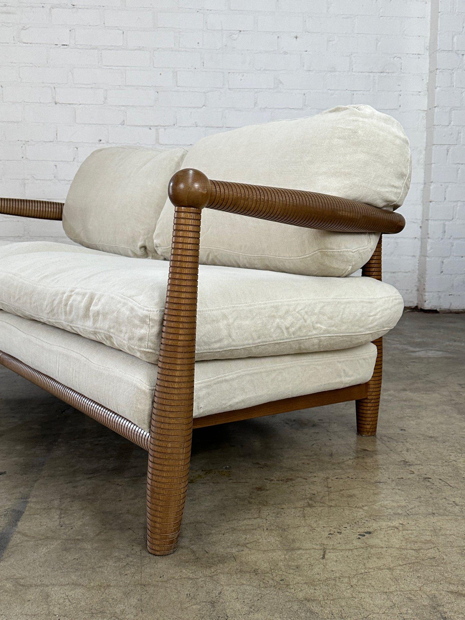 Contemporary Gio sofa For Sale 4