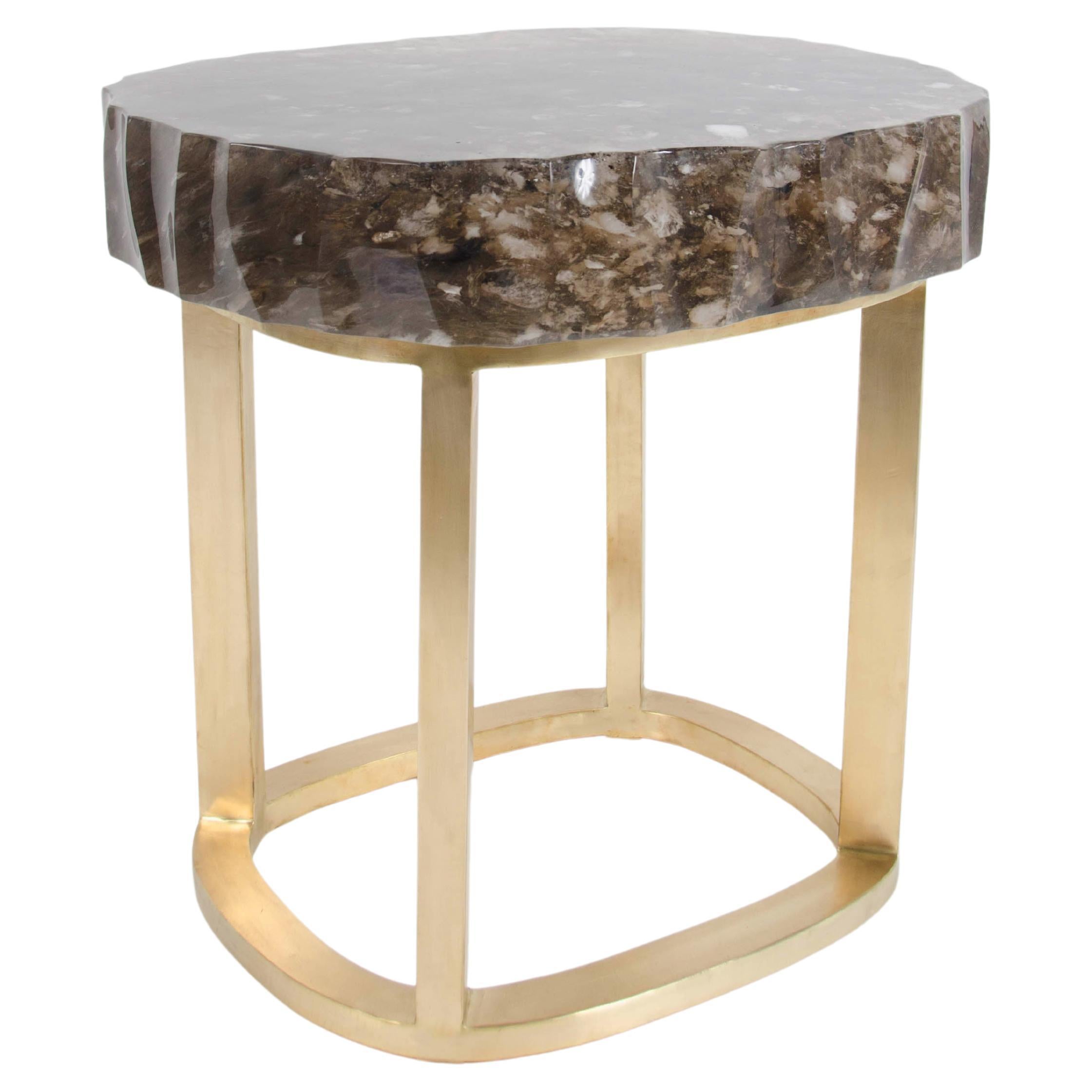 Contemporary glacier beistelltisch aus rauchkristall und messing von Robert Kuo im Angebot
