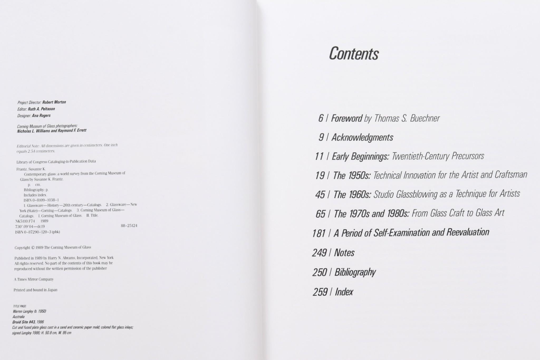 Contemporary Glass di Susanne K. Franz. Libro con copertina rigida e sovracopertina, pubblicato nel 1989 da Harry N. Abrams, Inc. di New York. Stampato e rilegato in Giappone. 400 tavole a colori, 264 pagine.