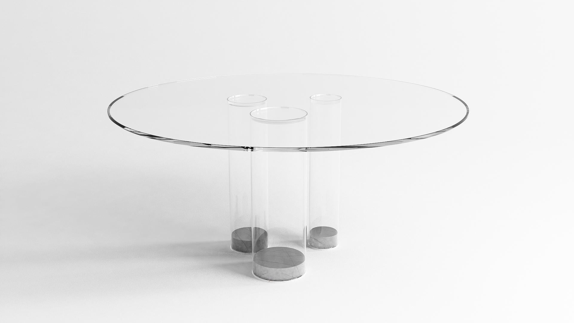 Chanfreiné Table de salle à manger ronde contemporaine, verre blanc et marbre Calacatta, design belge en vente