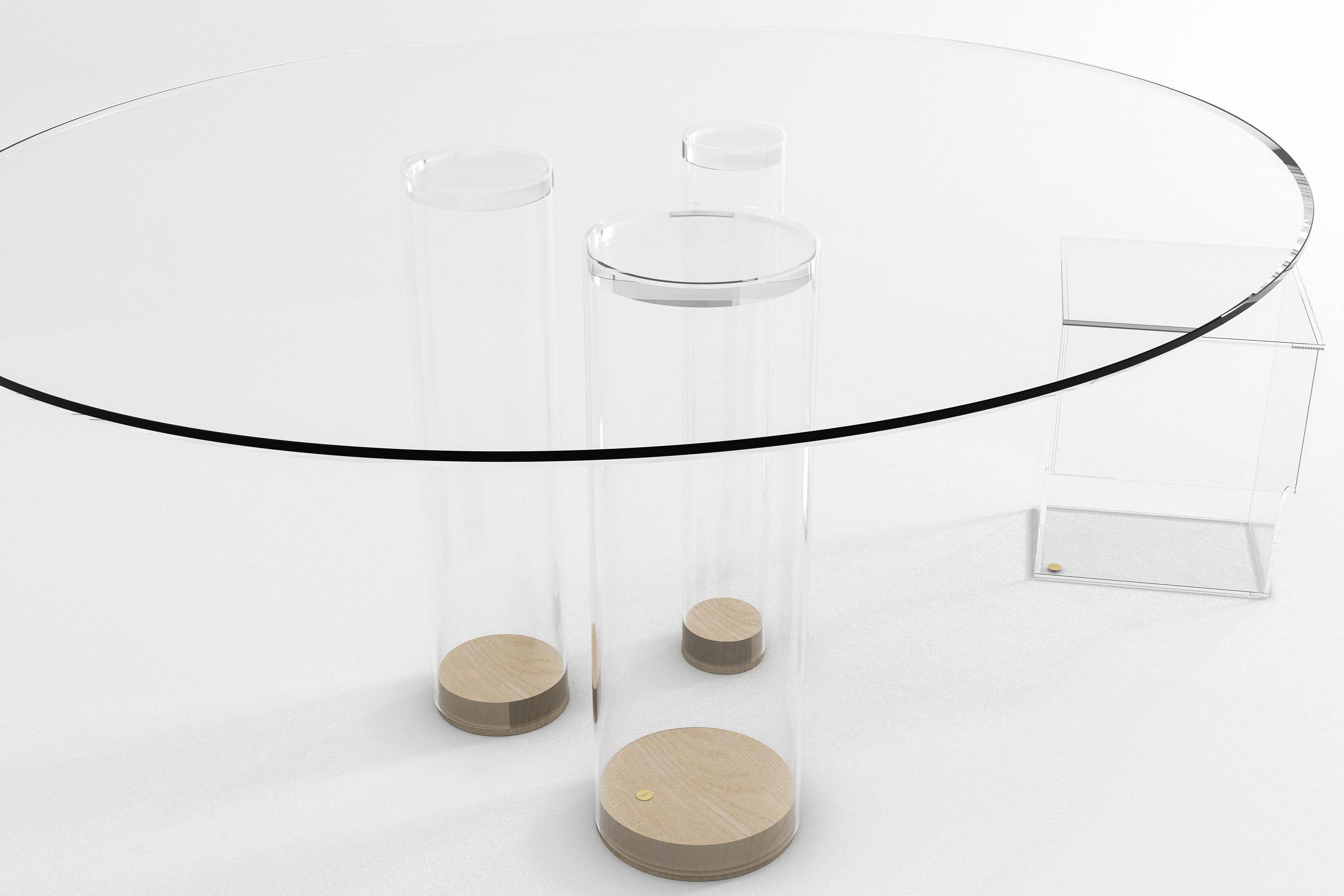 Zeitgenössischer runder Esstisch, weißes Glas und natürliches Eichenholz, belgisches Design (Gebeizt) im Angebot