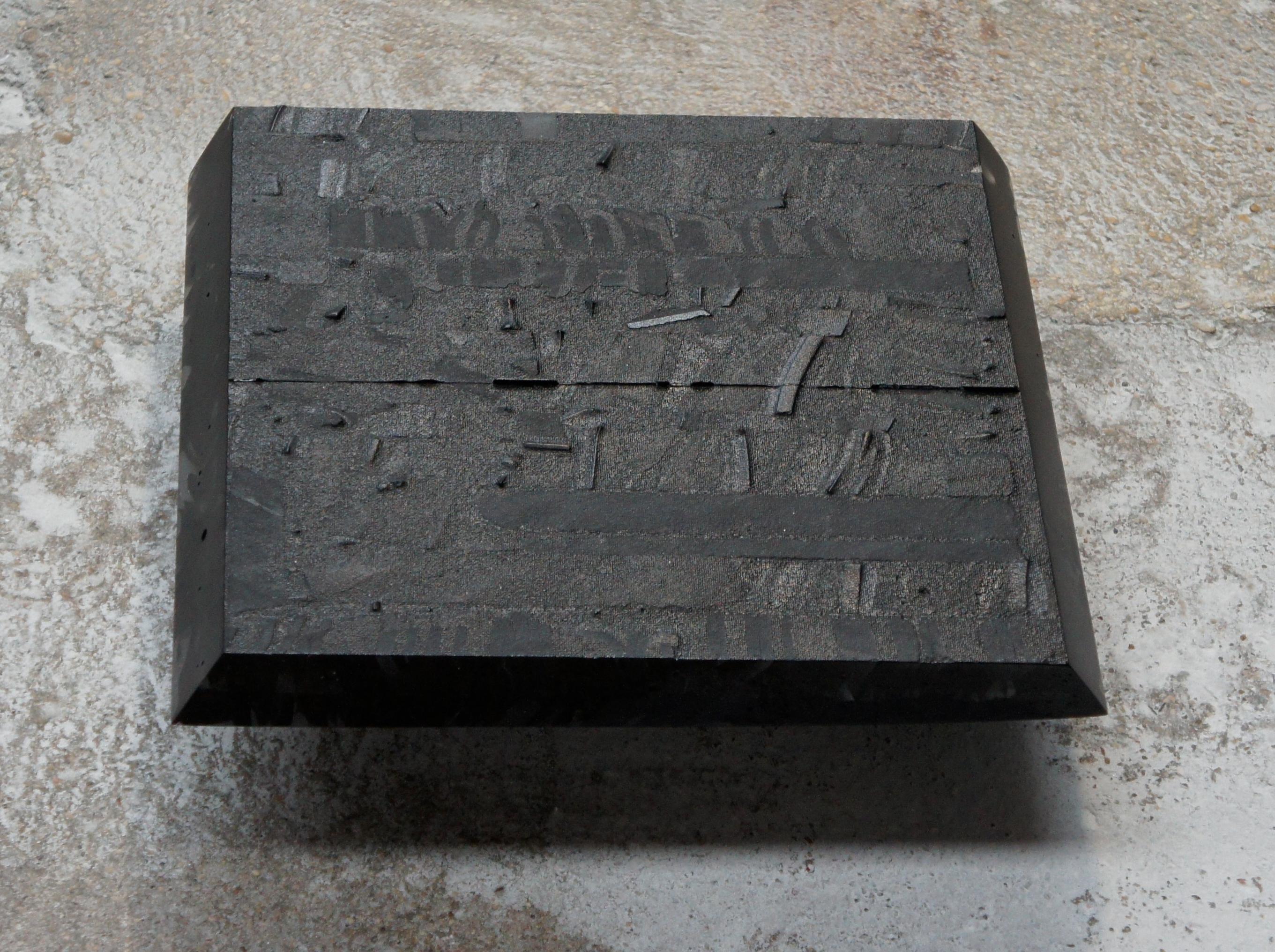 Noir, et noir di Perrin & Perrin, 2017
Costruisci una scultura in vetro
Una tantum
Martine e Jacki Perrin scolpiscono insieme, formando un duo arricchito dalle loro individualità. Per oltre un decennio hanno esplorato il potenziale della ceramica in