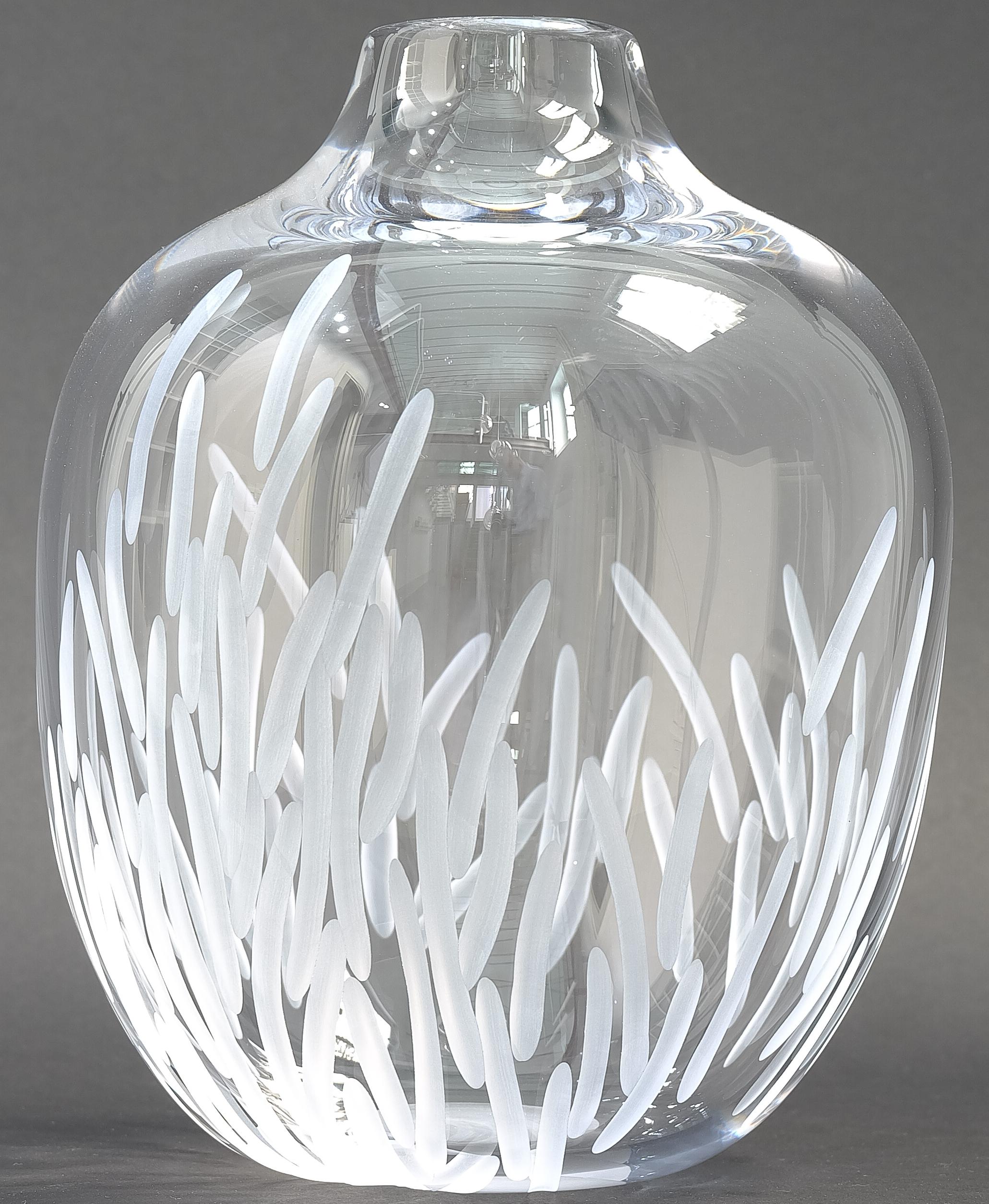 Contemporary blown and engraved Glass Vase In New Condition For Sale In Milan, IT