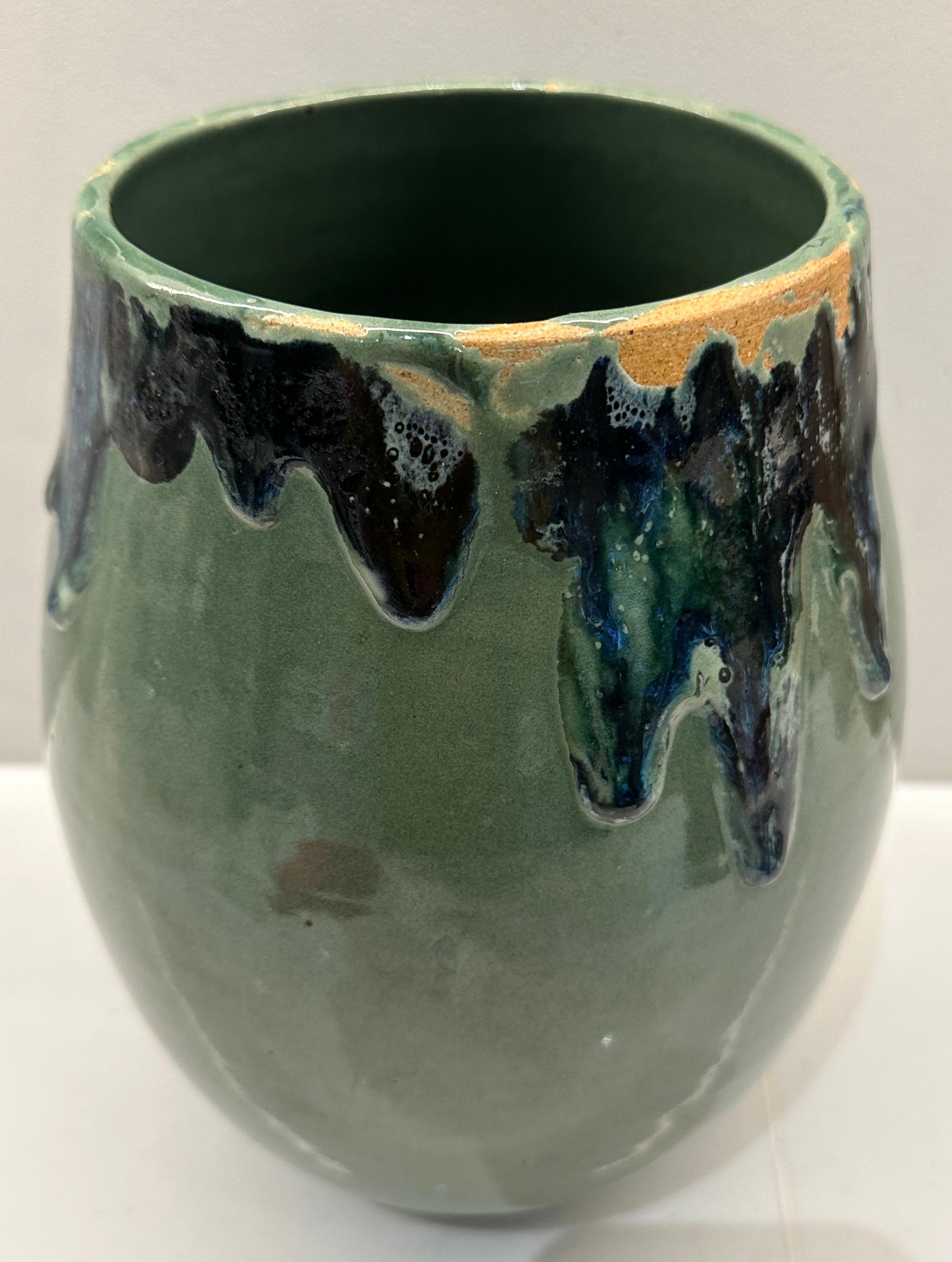 Vaso contemporaneo in ceramica smaltata rustica Greene & Greene & Blue di FD21 Clay in vendita 4