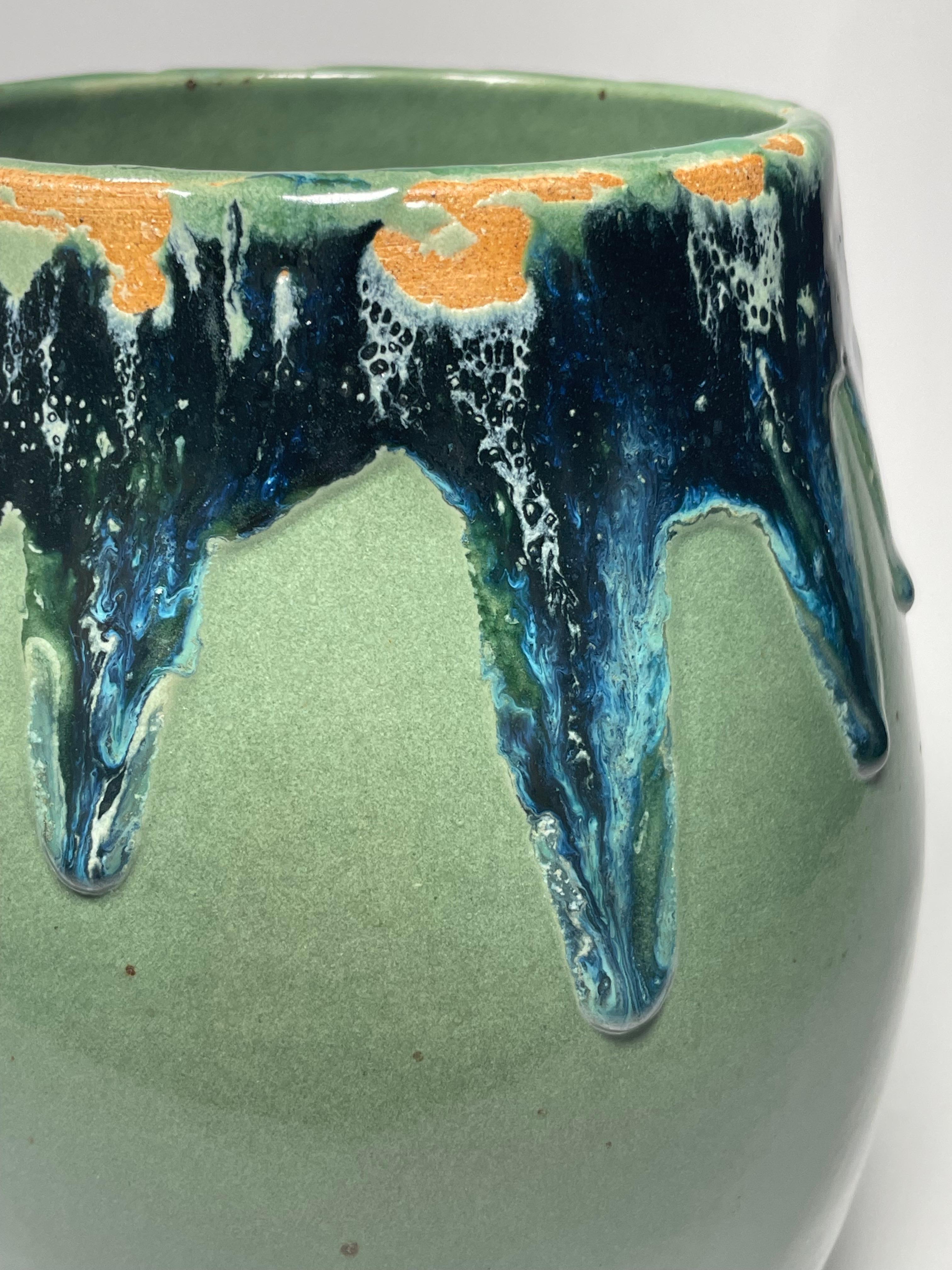 Vaso contemporaneo in ceramica smaltata rustica Greene & Greene & Blue di FD21 Clay In condizioni Nuovo in vendita a London, GB