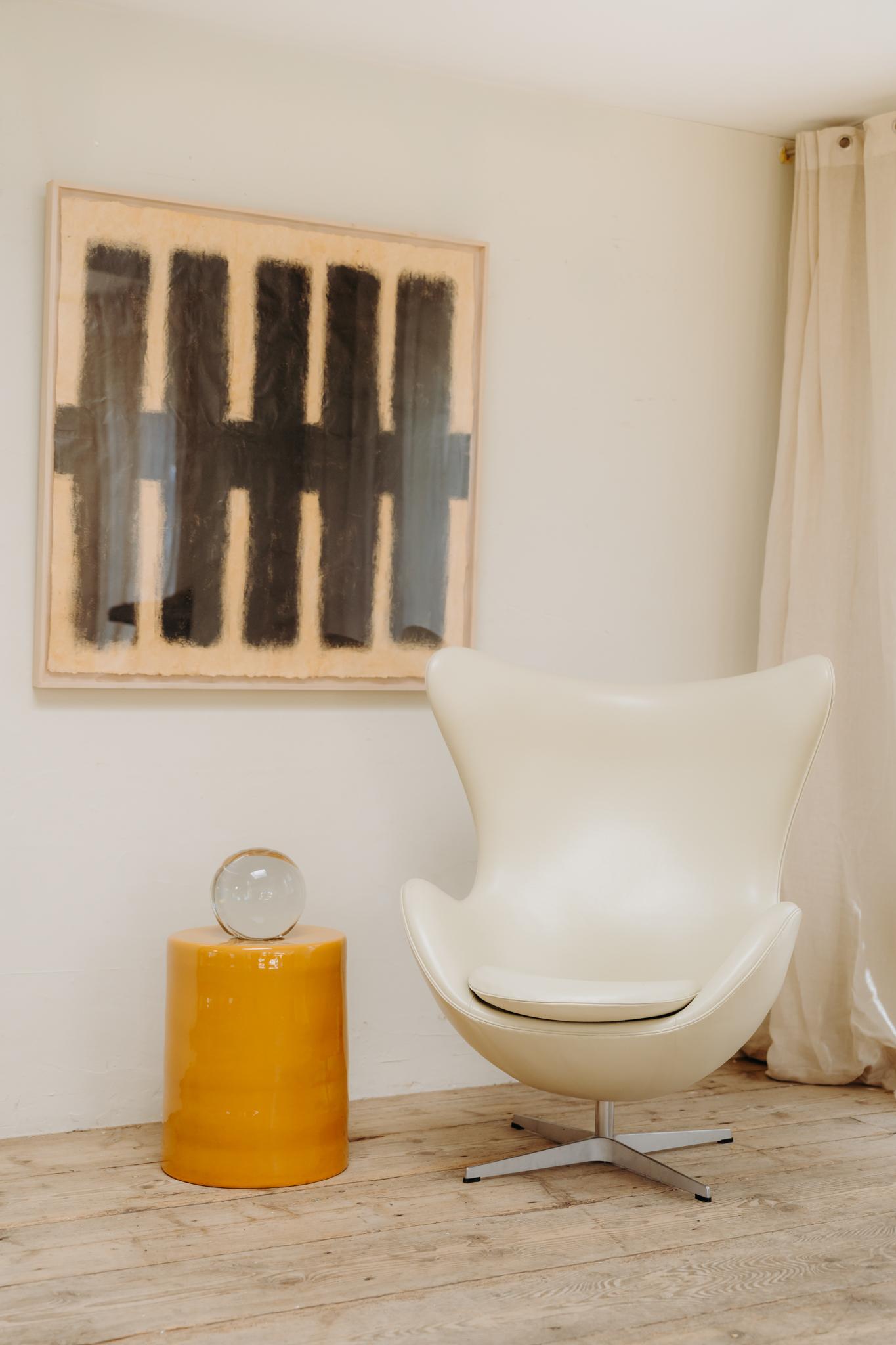 love these ceramic side tables, price is for a pair ... can also be used as stools as you can see on the pictures ...