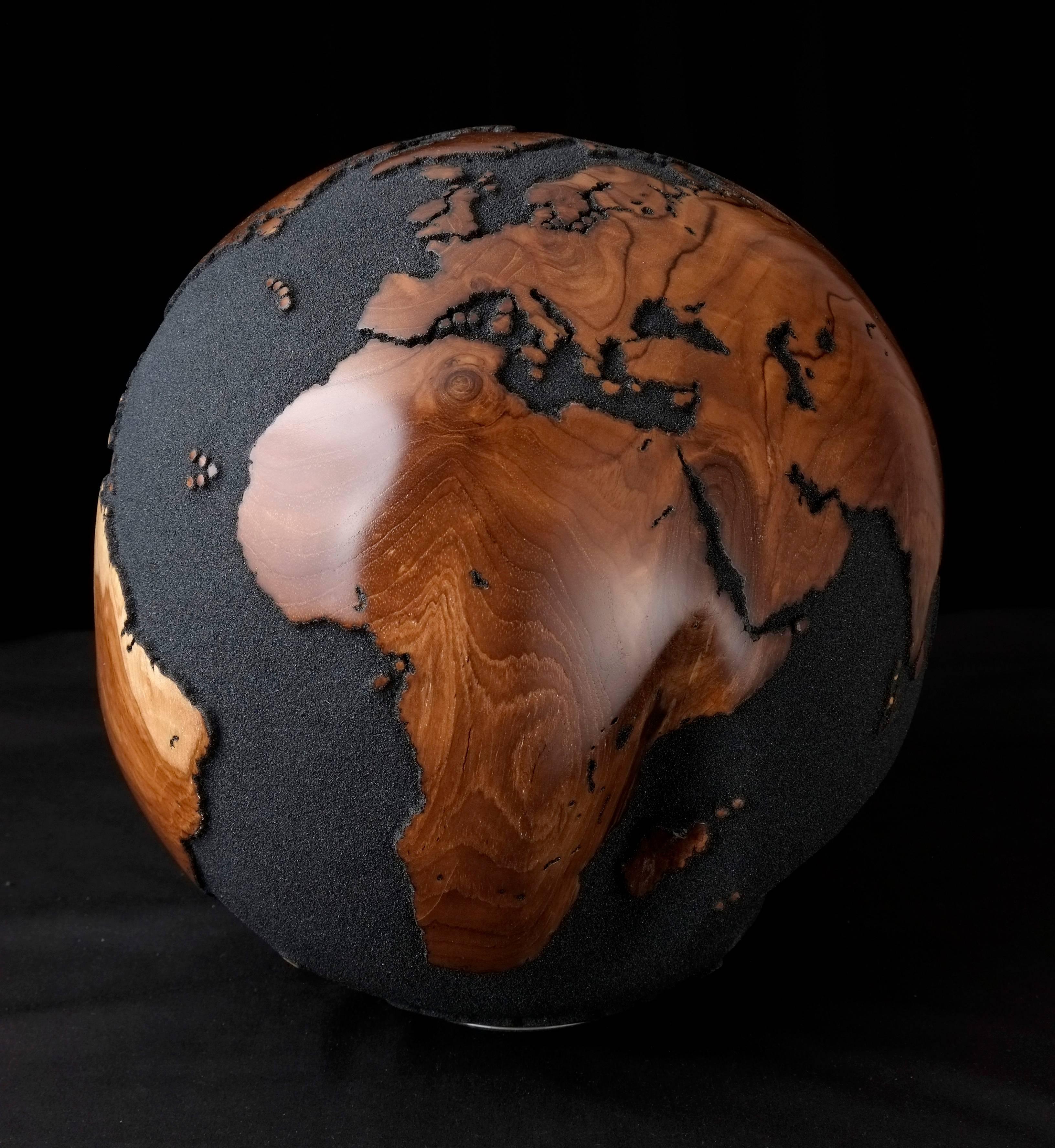 Magnificent wooden globe made of hand-carved teak root, with natural holes in volcanic sand finishing.
This engaging piece will definitely be the focal point in any decor setup. 

Dimension: 11.81 In / 30 cm
Materials: Reclaimed teak root, volcanic