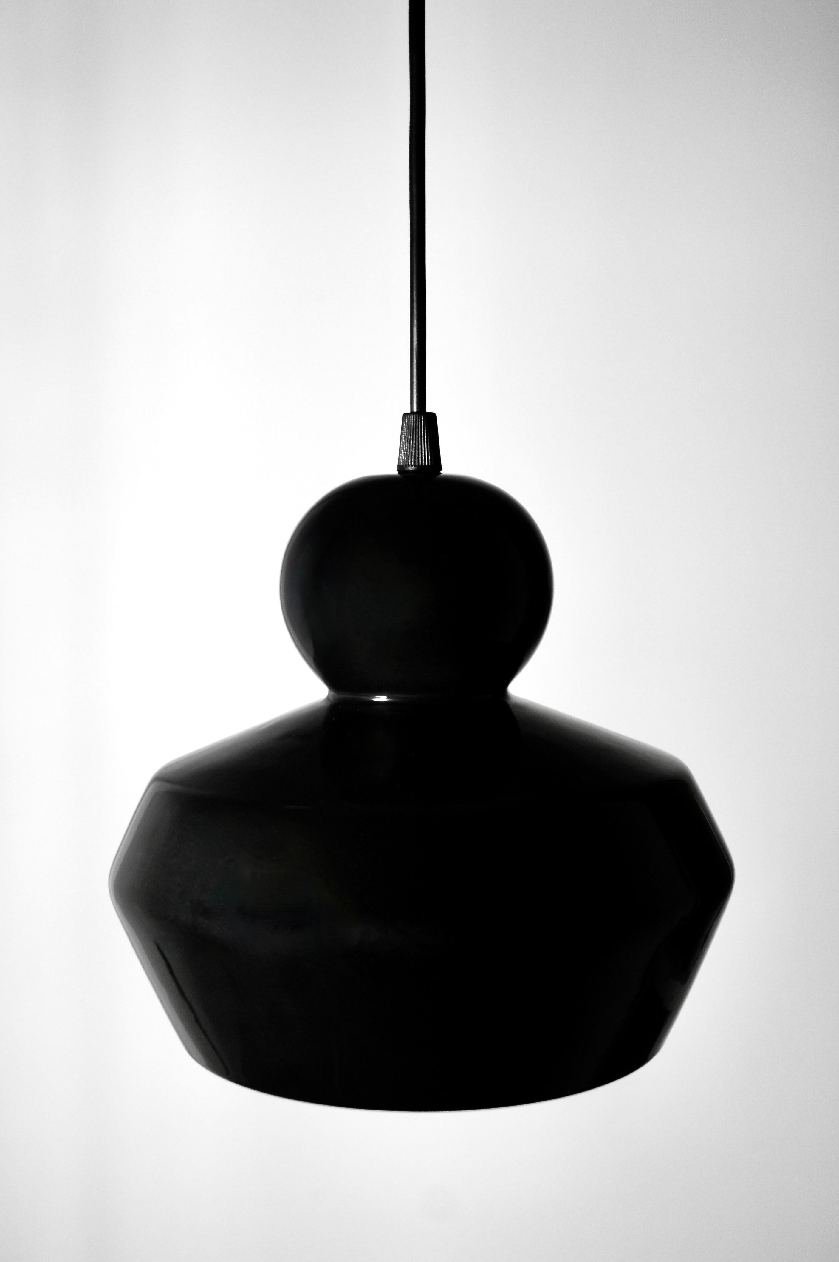 Tedesco Lampada a sospensione contemporanea in gres nero lucido, design minimalista, LOVER 3.0 in vendita