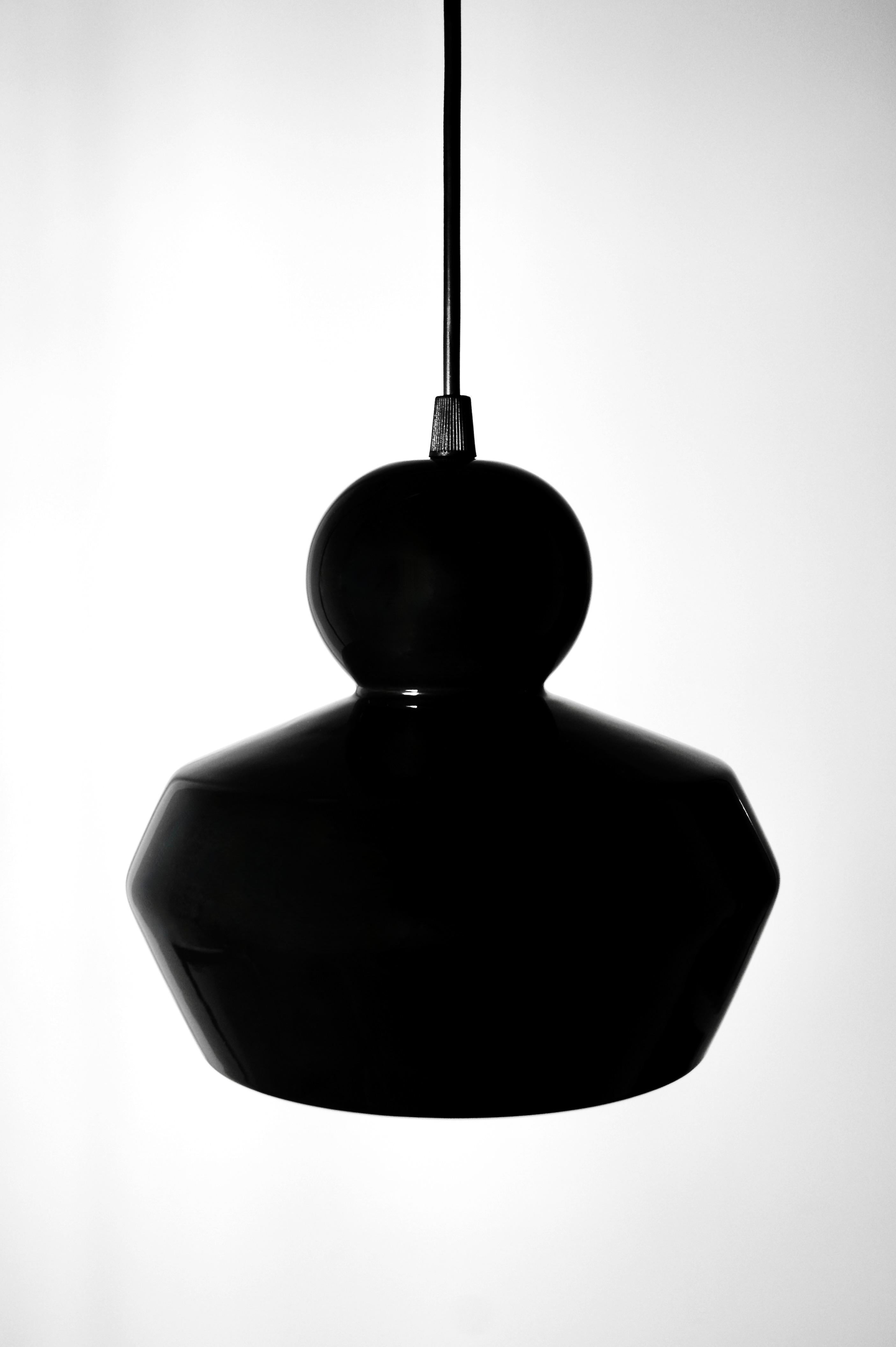 Grès porcellanato Lampada a sospensione contemporanea in gres nero lucido, design minimalista, LOVER 3.0 in vendita