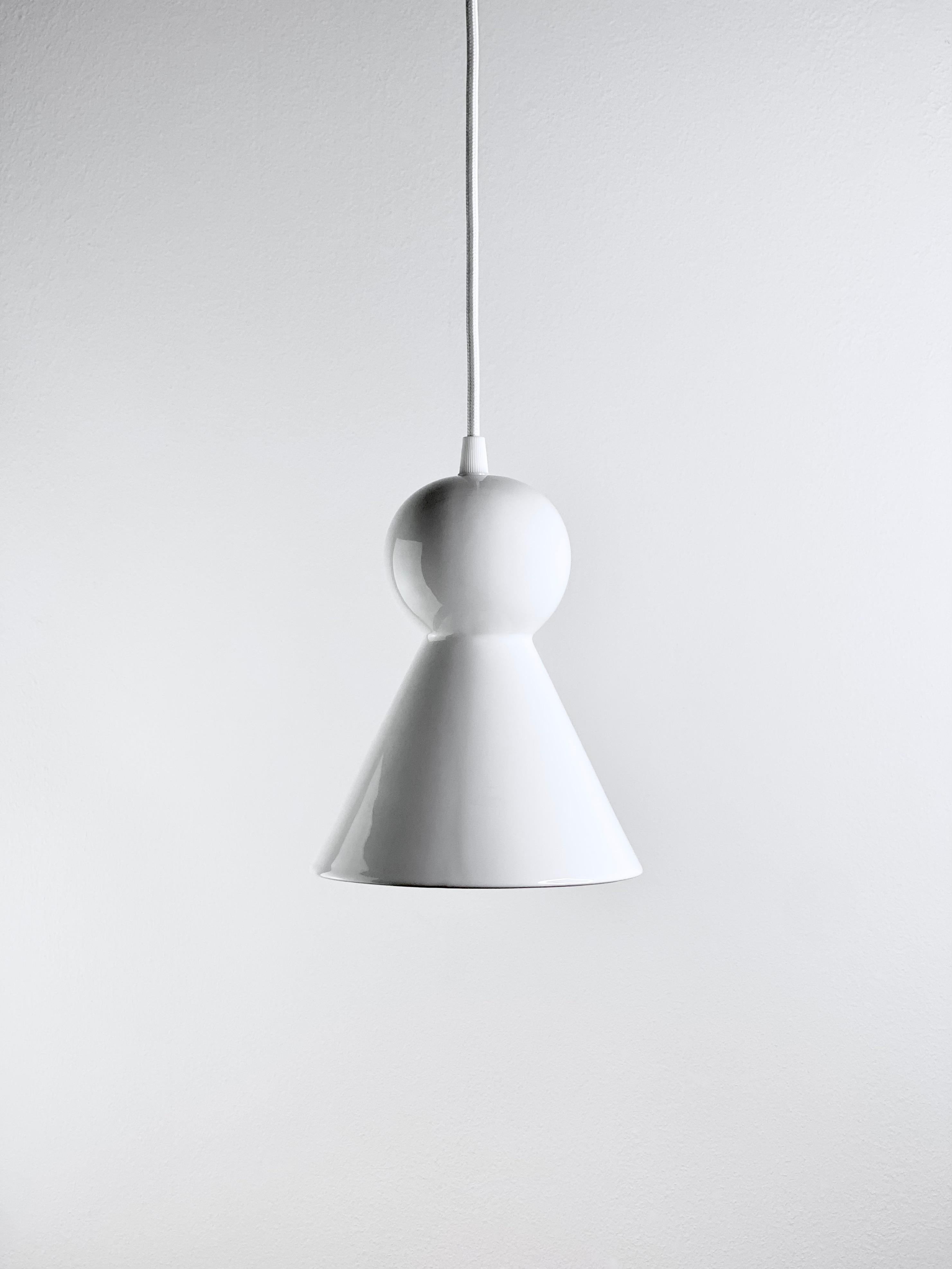 Calco Lampada a sospensione contemporanea in gres bianco lucido, design minimalista, LOVER 2.0 in vendita