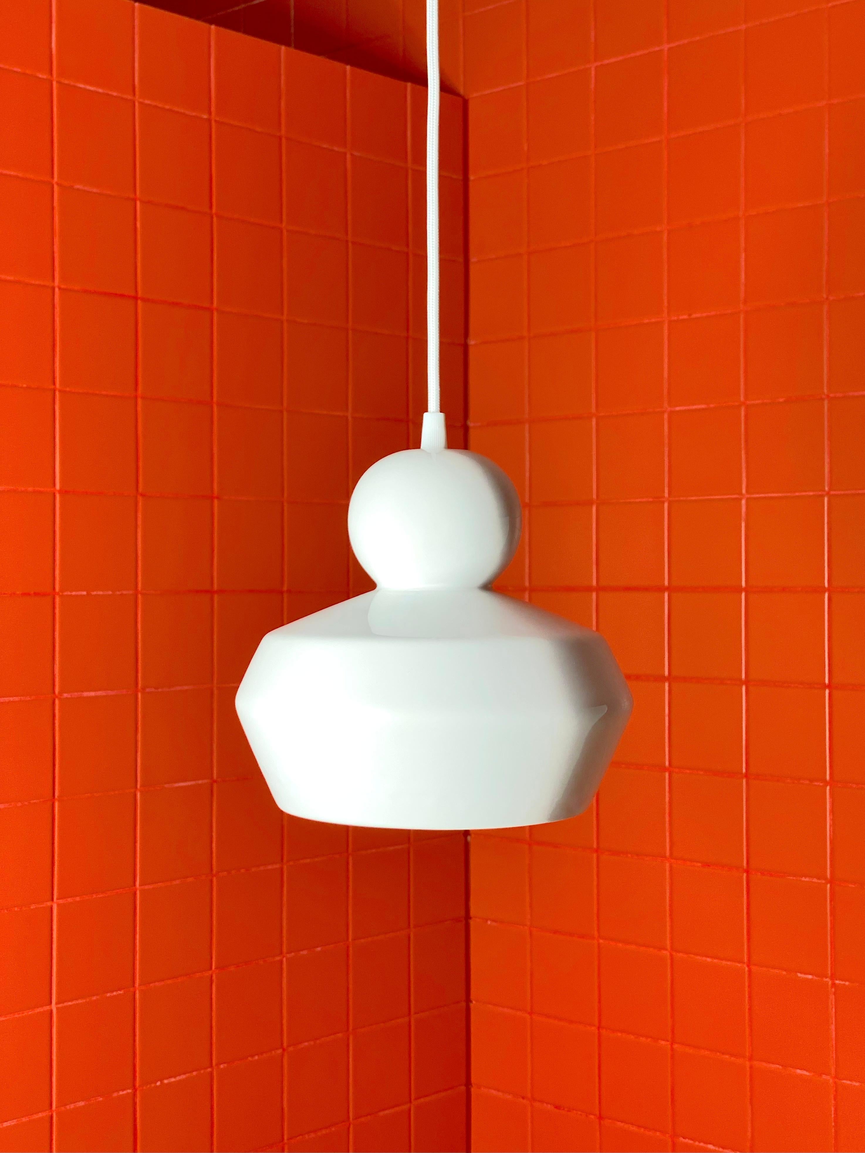 Grès porcellanato Lampada a sospensione contemporanea in gres bianco lucido, design minimalista, LOVER 3.0 in vendita