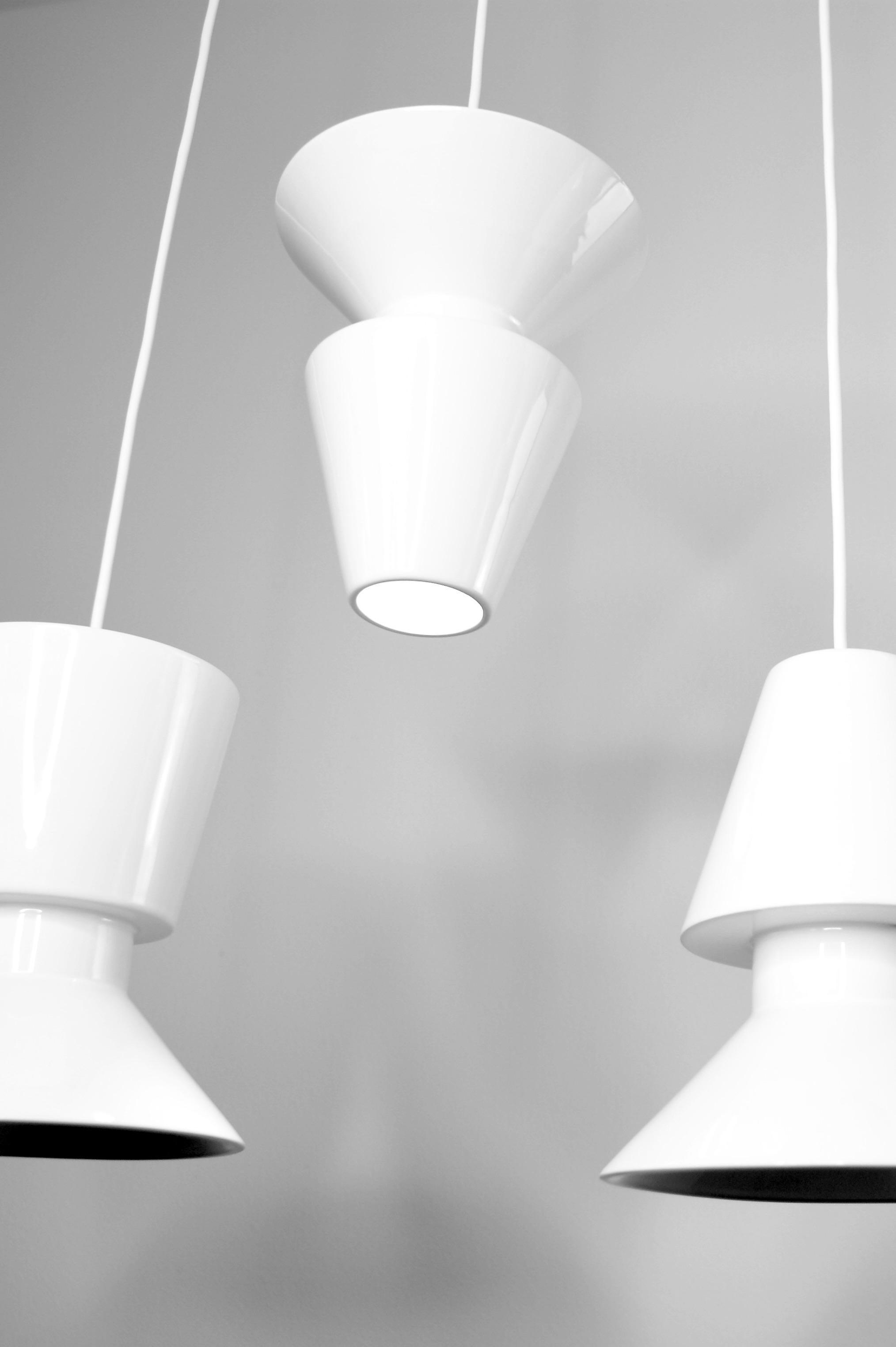 Lampada a sospensione contemporanea in gres bianco lucido, design minimalista TWIN 1.2 in vendita 6