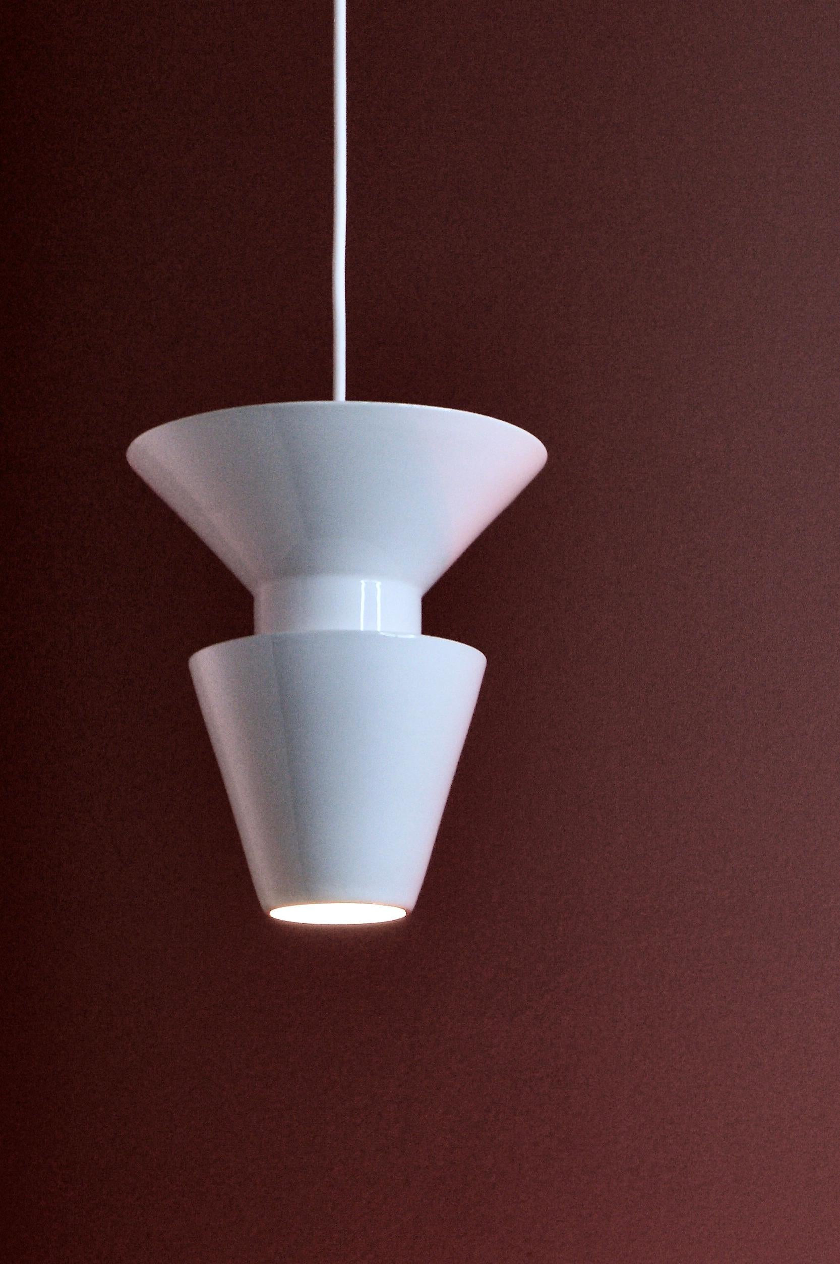 Minimalismo Lampada a sospensione contemporanea in gres bianco lucido, design minimalista TWIN 1.2 in vendita
