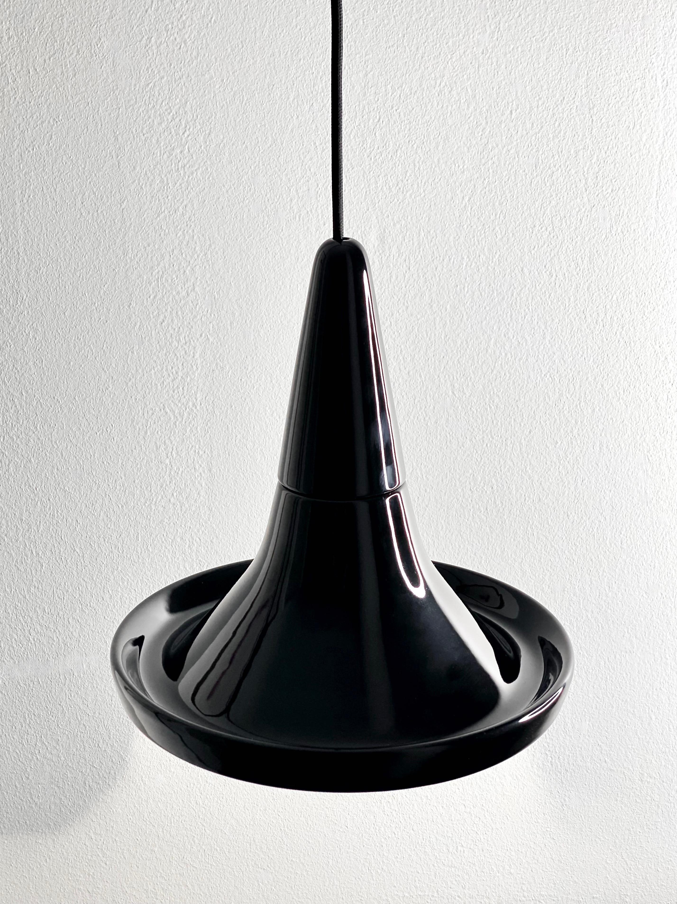 Tedesco Lampada a sospensione contemporanea in gres nero lucido, design minimalista, SML4 in vendita
