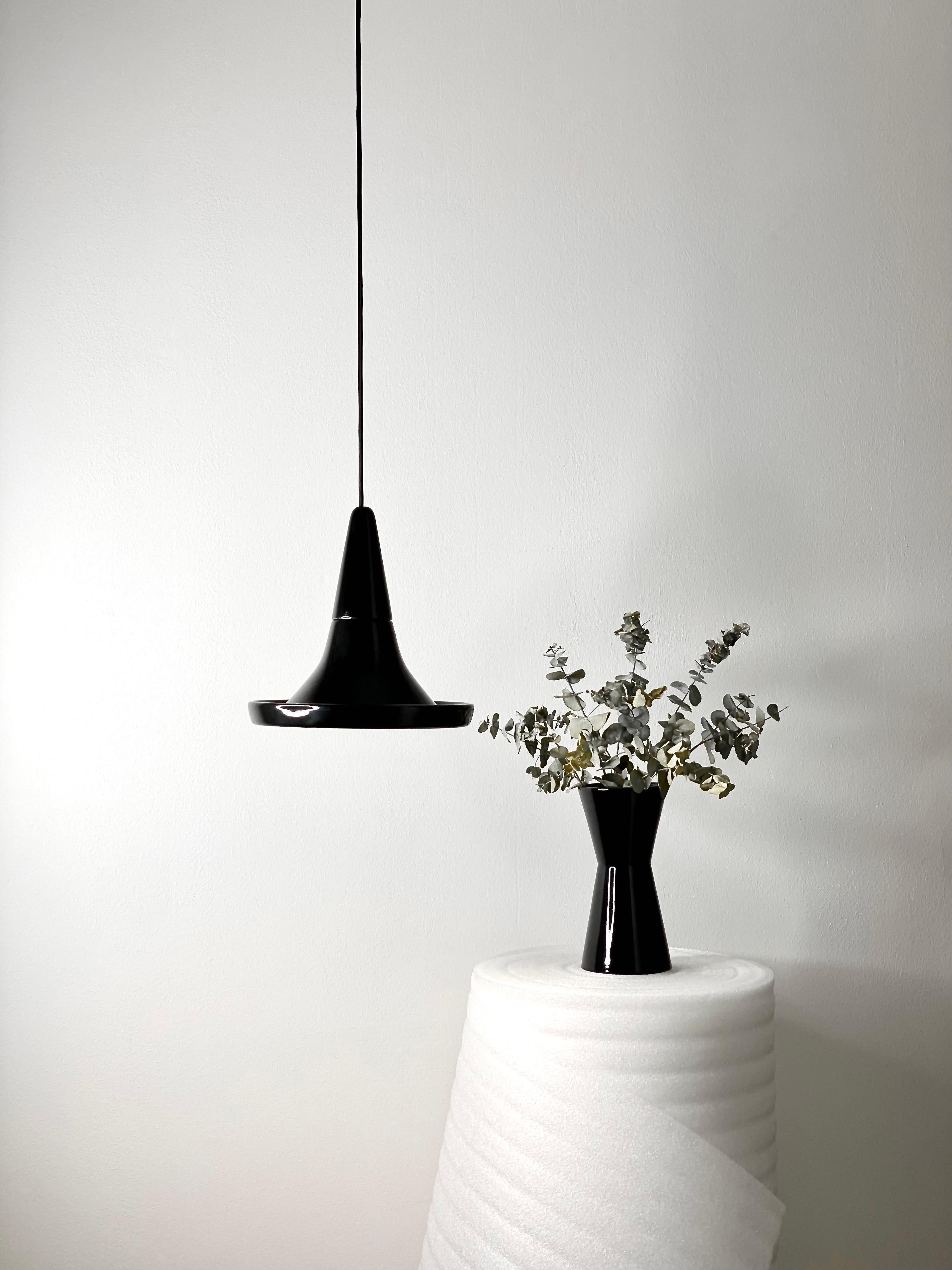 Lampada a sospensione contemporanea in gres nero lucido, design minimalista, SML4 In condizioni Nuovo in vendita a Köln, DE