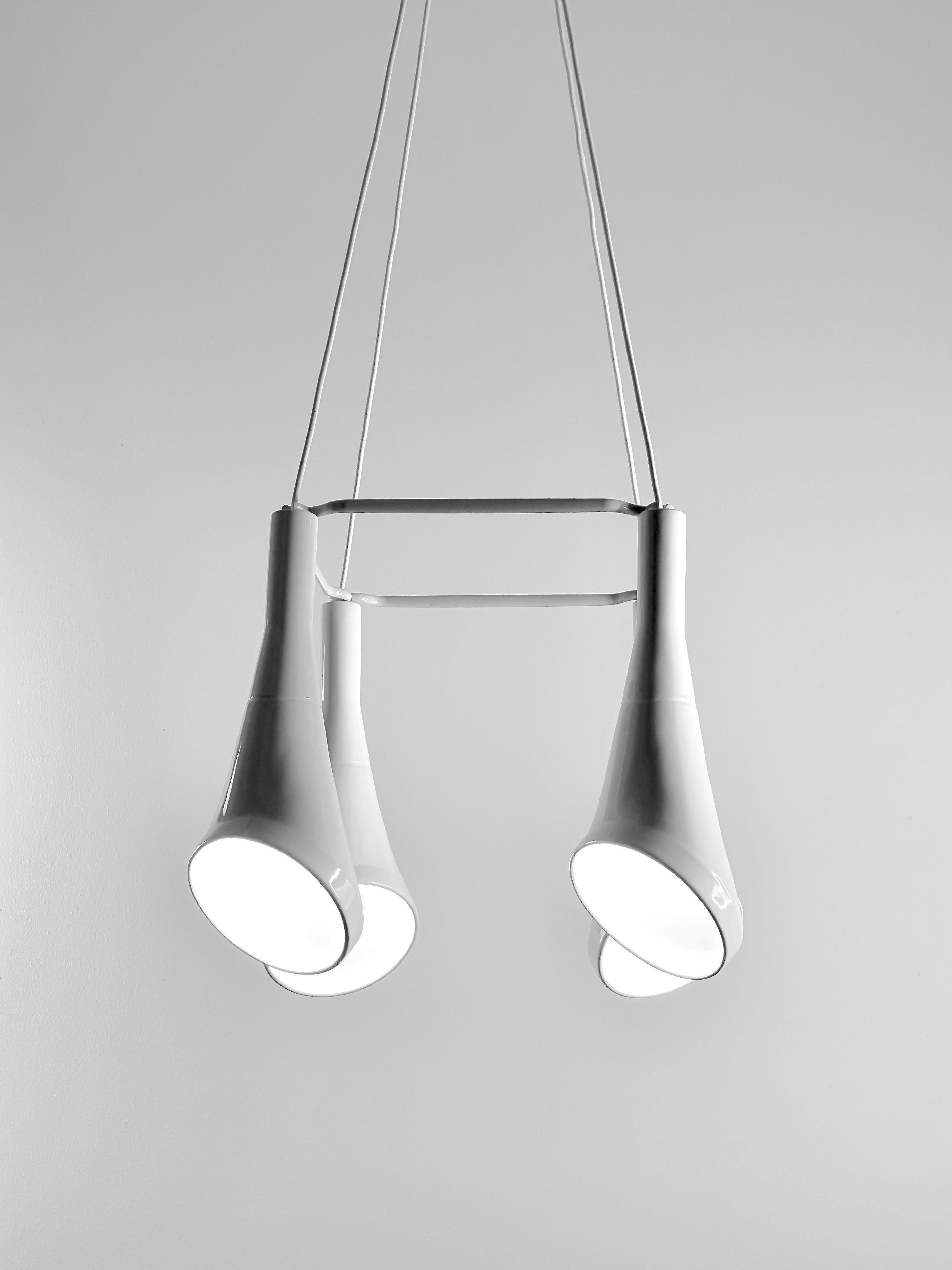 Stampato Lampadario contemporaneo in gres bianco lucido, design minimalista, WHITE NOISE in vendita