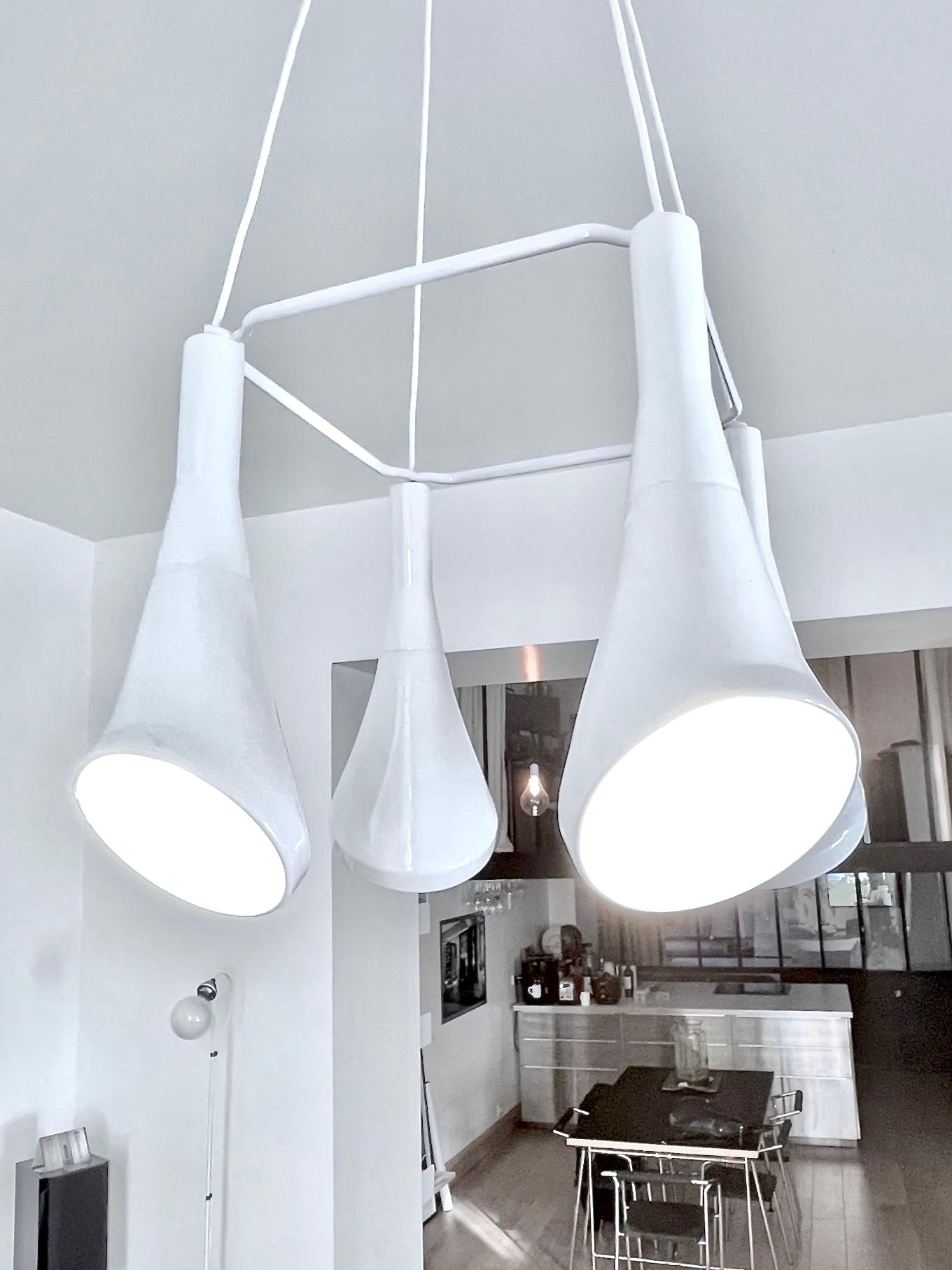 XXI secolo e contemporaneo Lampadario contemporaneo in gres bianco lucido, design minimalista, WHITE NOISE in vendita