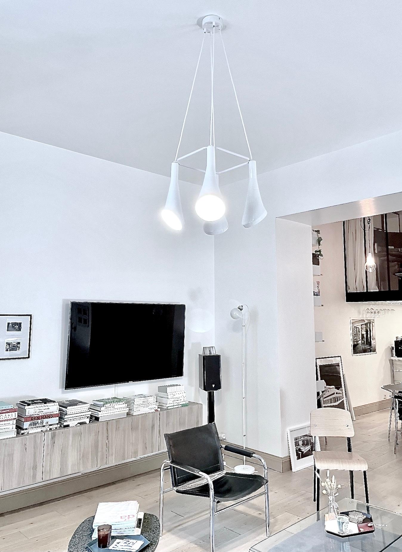 Lampadario contemporaneo in gres bianco lucido, design minimalista, WHITE NOISE in vendita 1
