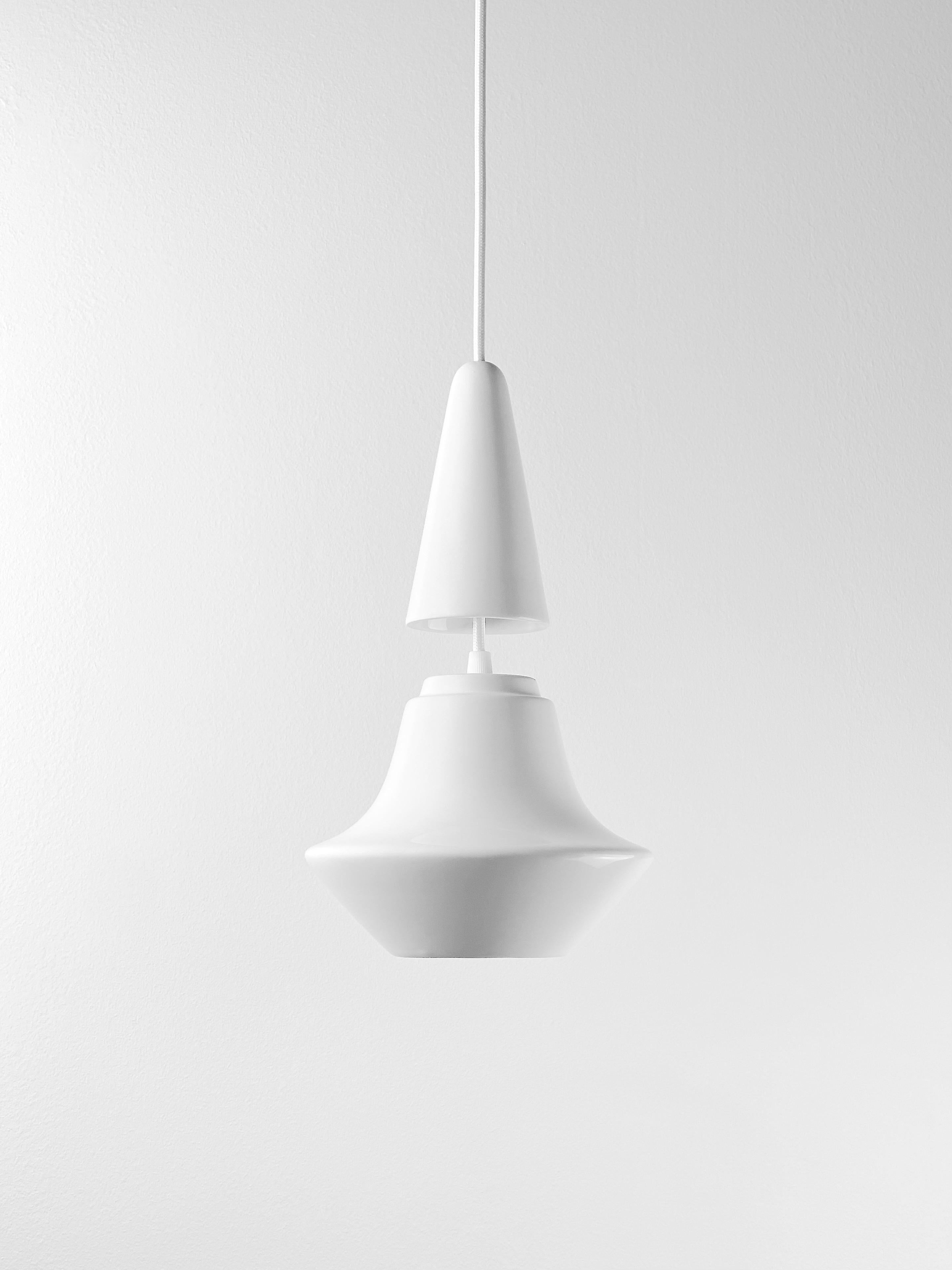 Lampada a sospensione contemporanea in gres bianco lucido, design minimalista, SML1 In condizioni Nuovo in vendita a Köln, DE